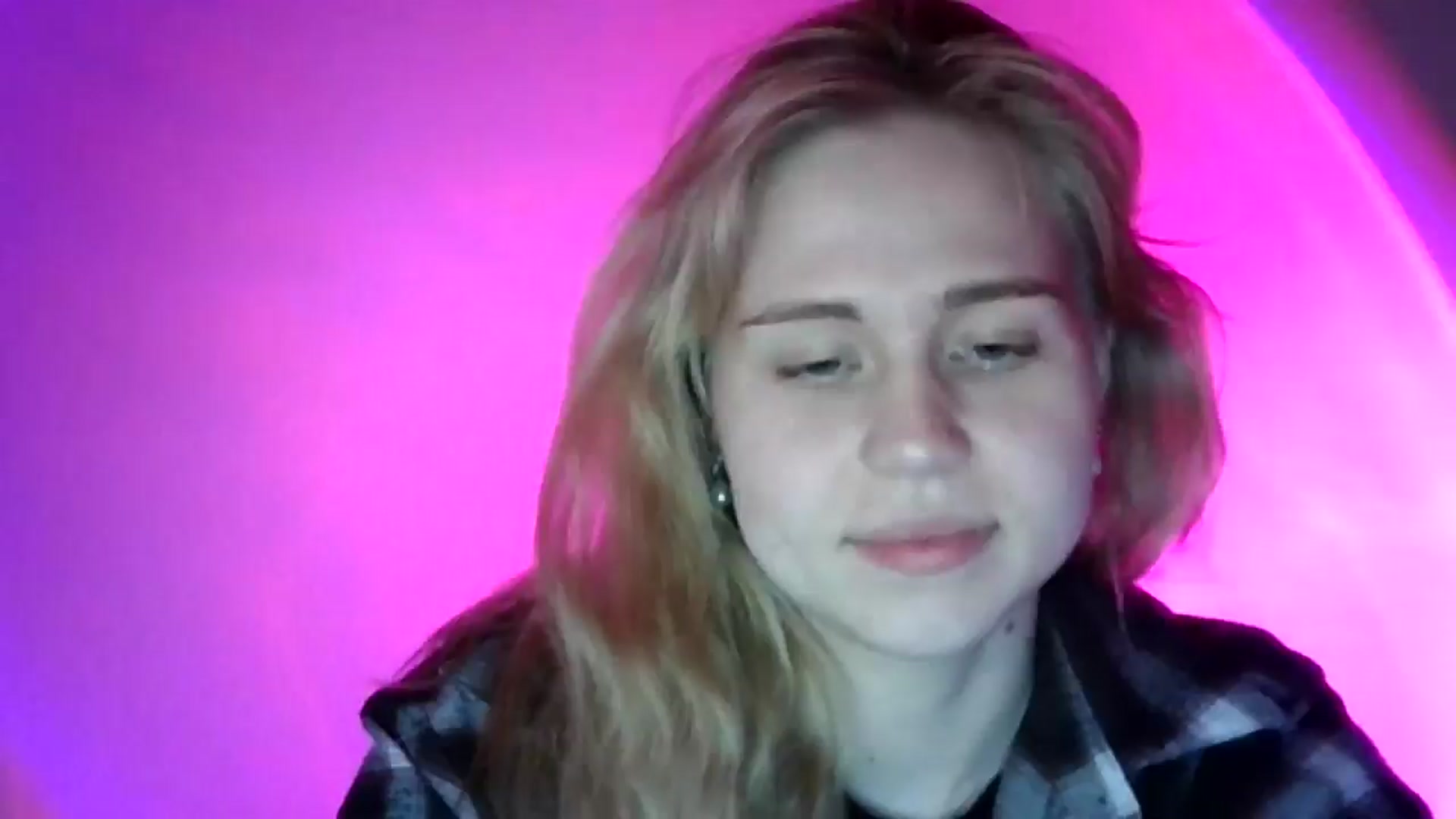 Gallery image thumbnail from Sweet_Lipsss_'s myfreecams stream on, 04/17/2025, 18:07 image 1 of 20