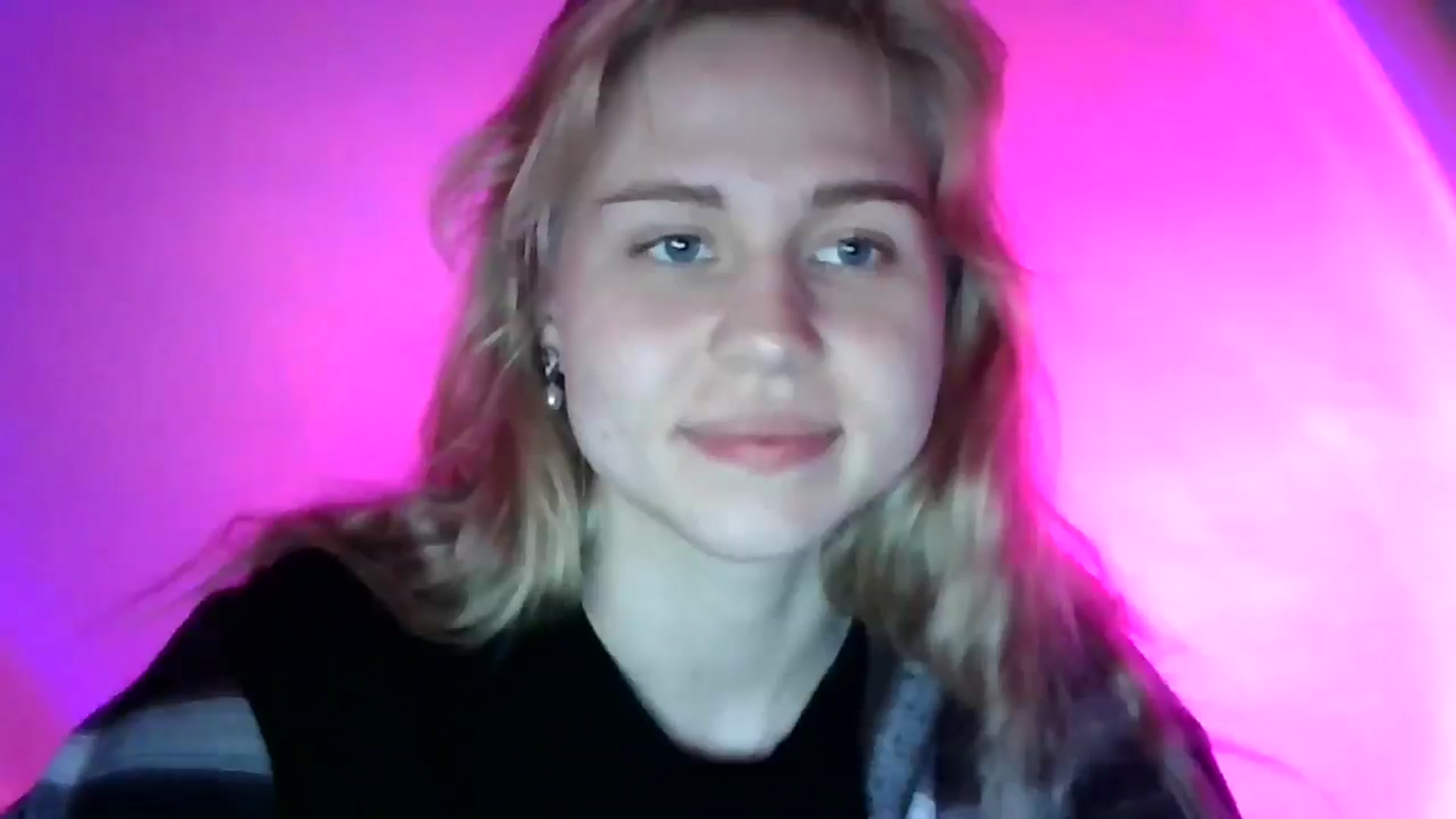 Gallery image thumbnail from Sweet_Lipsss_'s myfreecams stream on, 04/17/2025, 18:07 image 19 of 20
