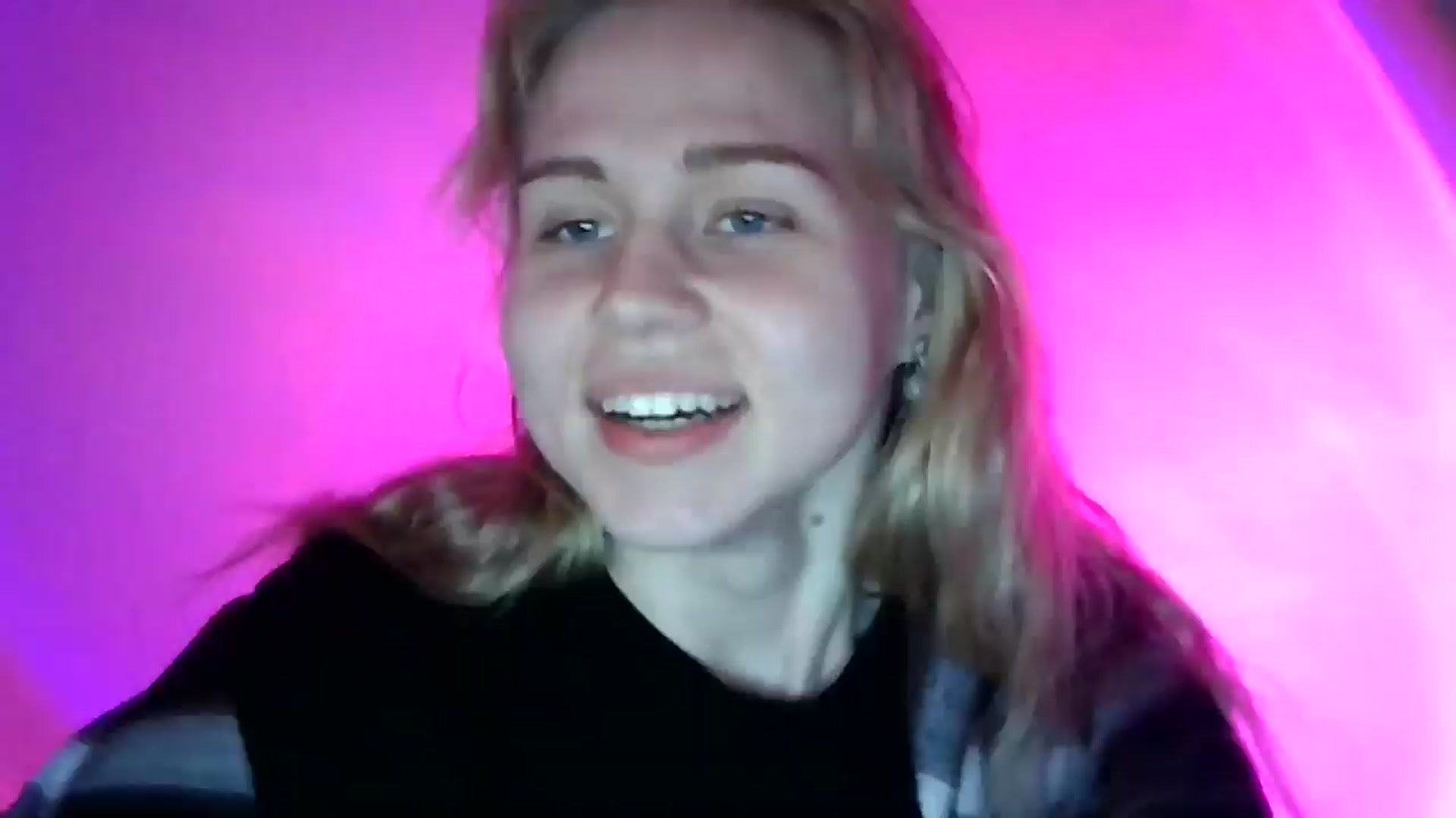 Gallery image thumbnail from Sweet_Lipsss_'s myfreecams stream on, 04/17/2025, 18:07 image 17 of 20