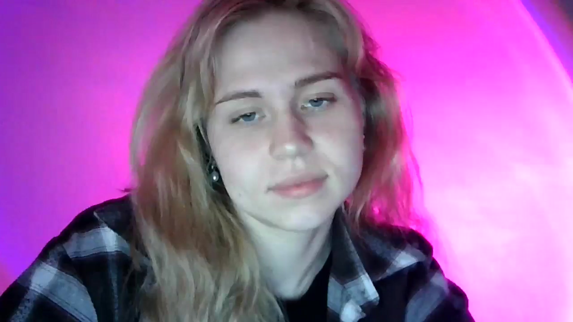 Gallery image thumbnail from Sweet_Lipsss_'s myfreecams stream on, 04/17/2025, 18:07 image 6 of 20