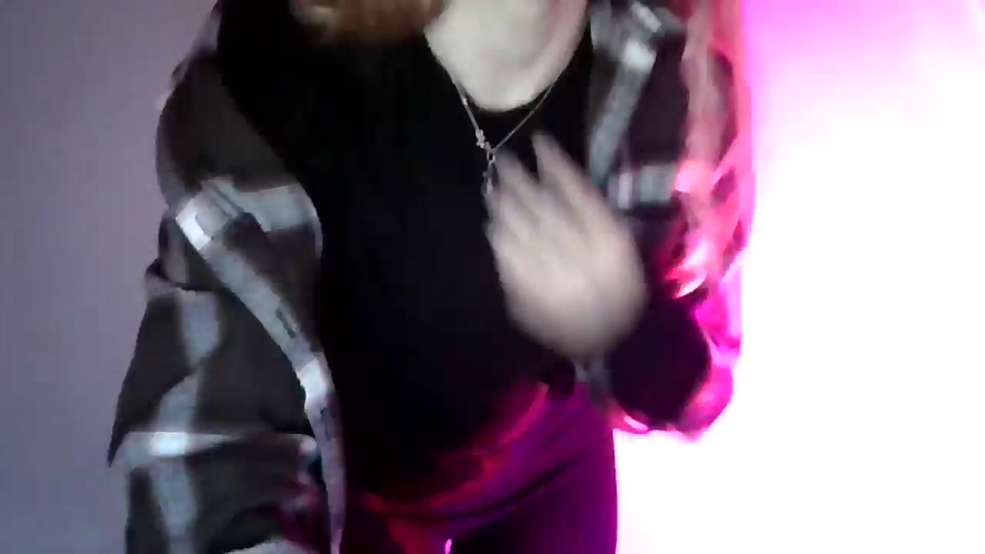Gallery image thumbnail from Sweet_Lipsss_'s myfreecams stream on, 04/17/2025, 18:07 image 16 of 20