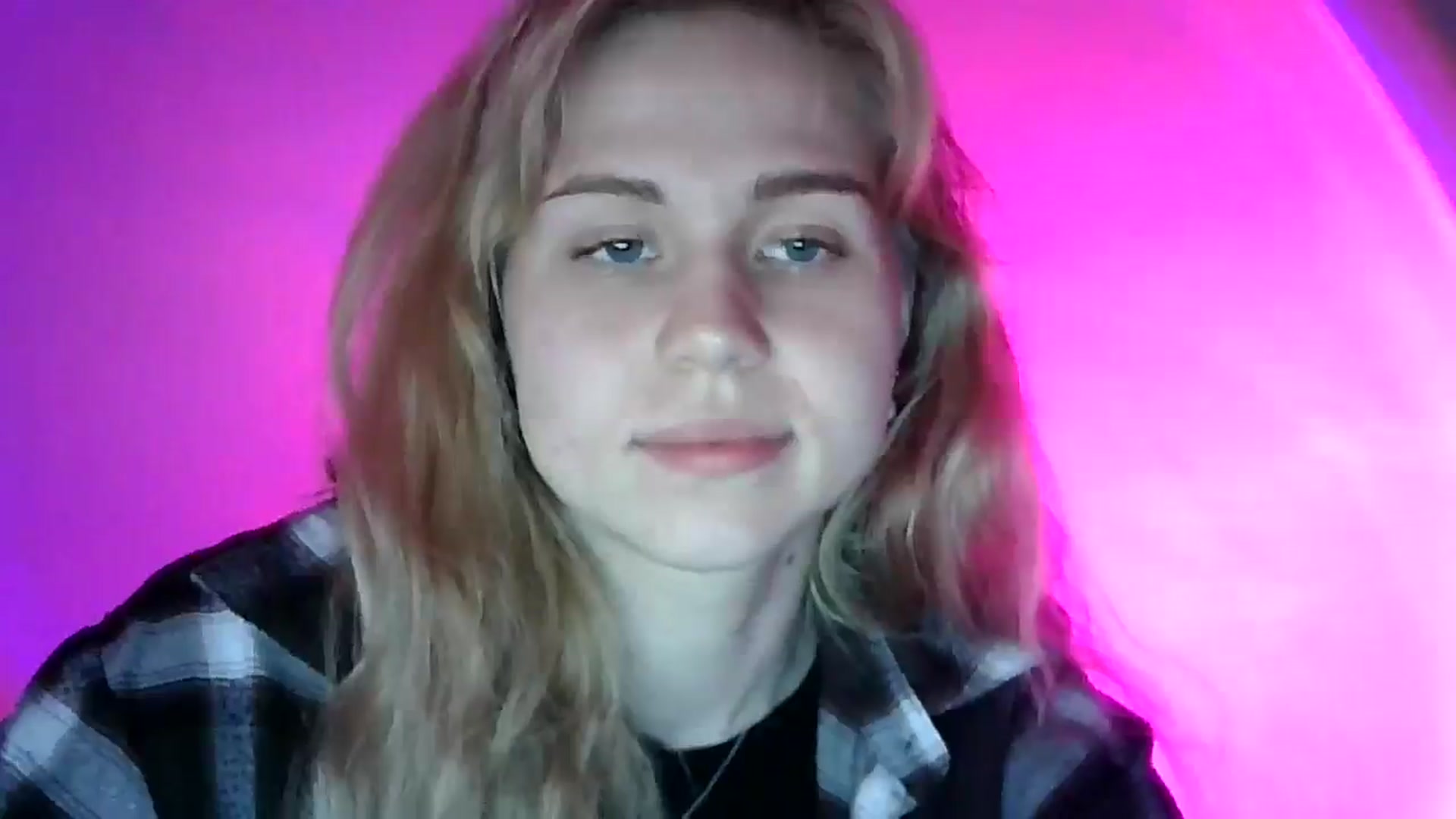 Gallery image thumbnail from Sweet_Lipsss_'s myfreecams stream on, 04/17/2025, 18:07 image 14 of 20