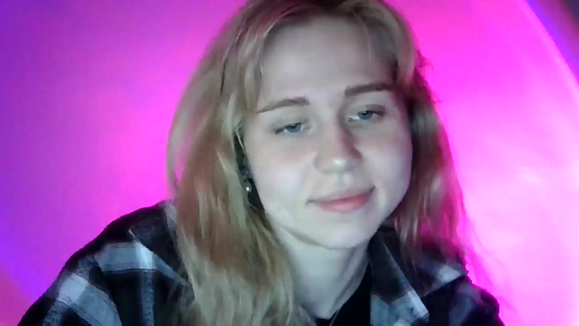 Gallery image thumbnail from Sweet_Lipsss_'s myfreecams stream on, 04/17/2025, 18:07 image 10 of 20