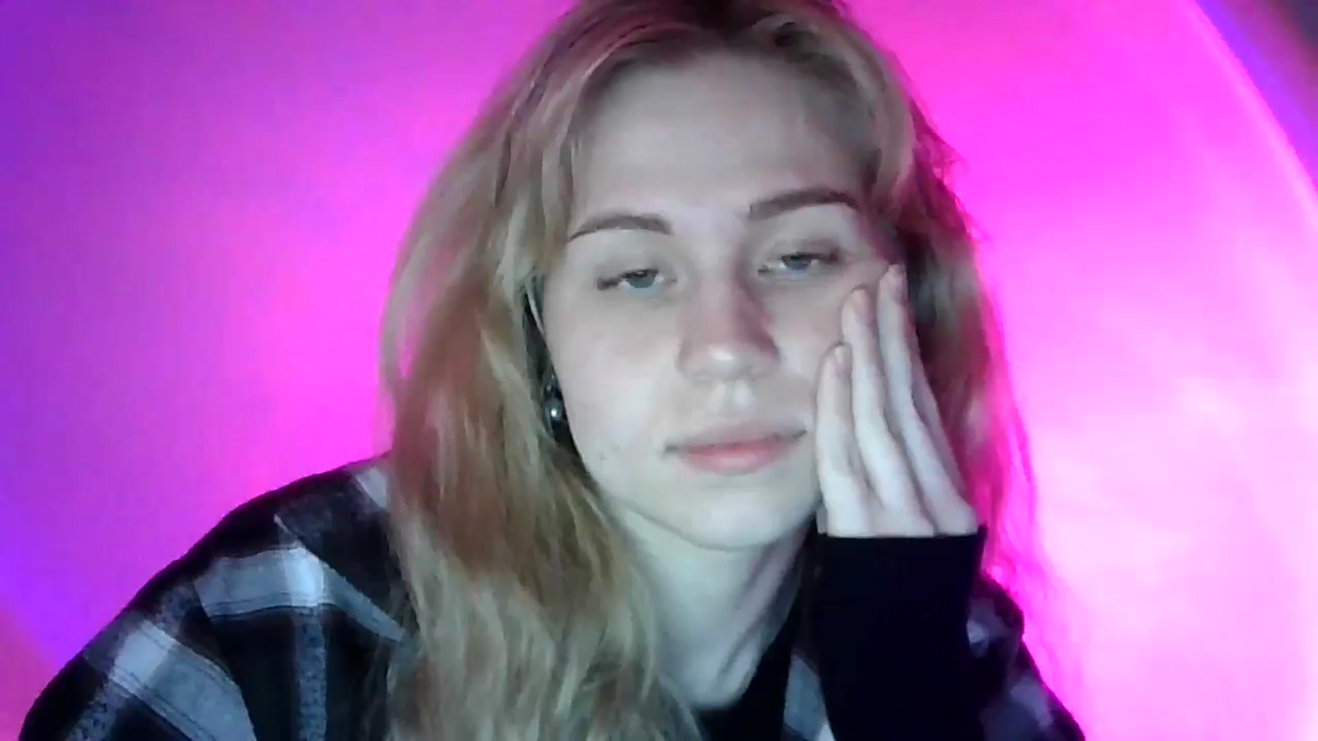 Gallery image thumbnail from Sweet_Lipsss_'s myfreecams stream on, 04/17/2025, 18:07 image 7 of 20