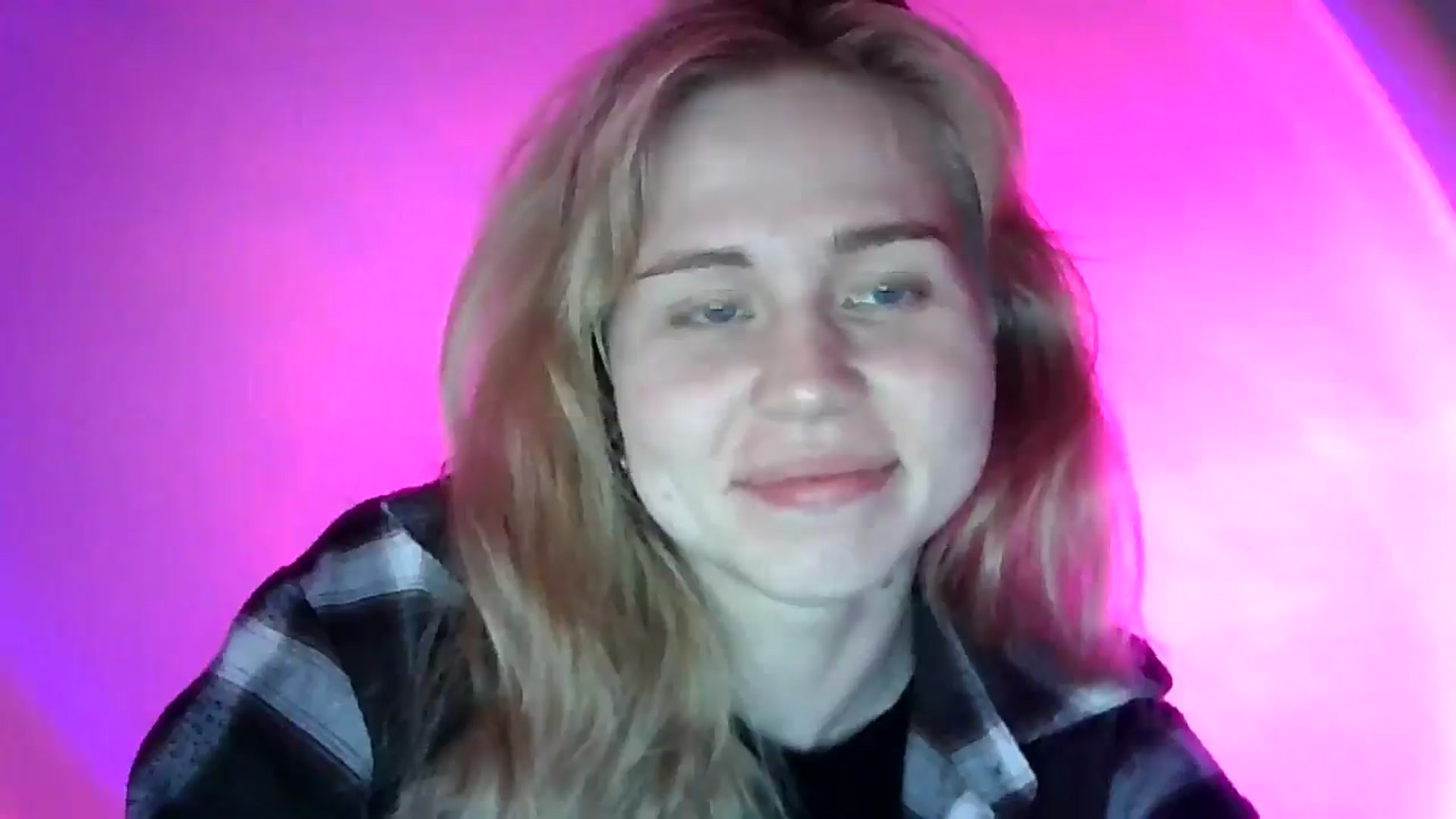 Gallery image thumbnail from Sweet_Lipsss_'s myfreecams stream on, 04/17/2025, 18:07 image 3 of 20