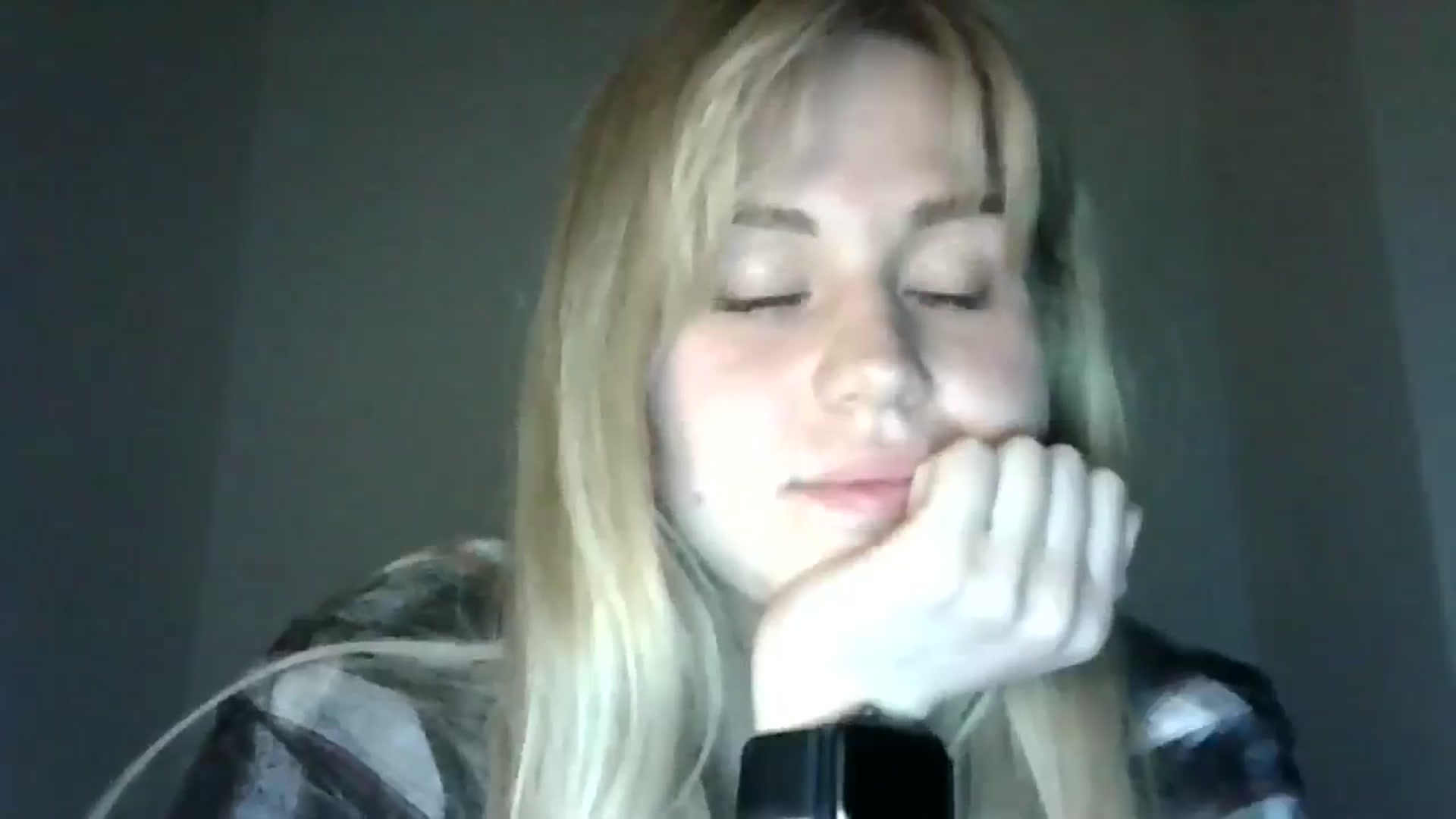 Gallery image thumbnail from Sweet_Lipsss_'s myfreecams stream on, 04/20/2025, 19:13 image 14 of 20