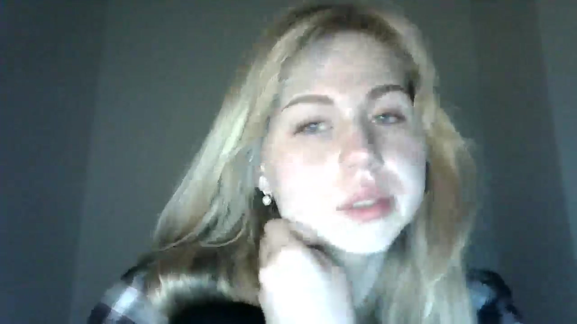 Gallery image thumbnail from Sweet_Lipsss_'s myfreecams stream on, 04/20/2025, 19:13 image 10 of 20