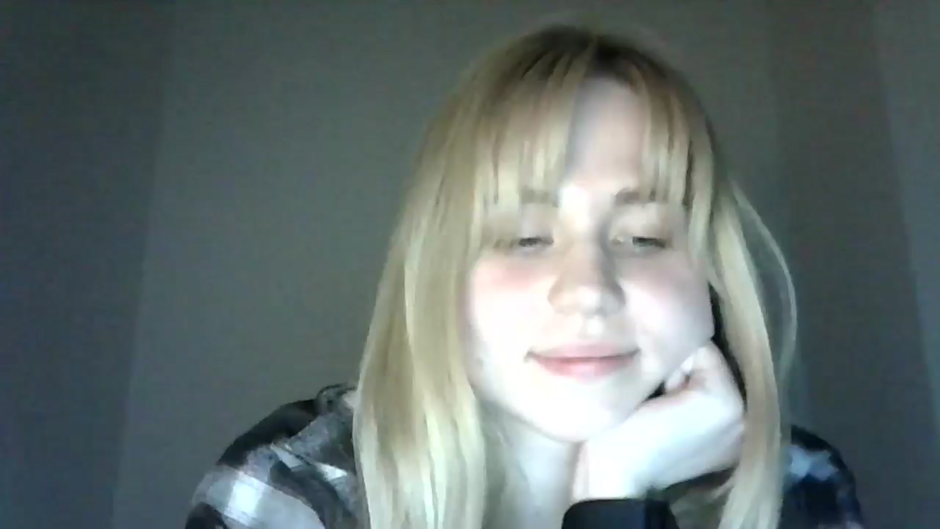 Gallery image thumbnail from Sweet_Lipsss_'s myfreecams stream on, 04/20/2025, 19:13 image 8 of 20