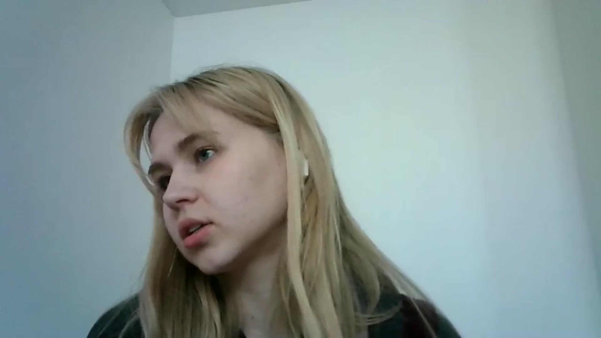 Gallery image thumbnail from Sweet_Lipsss_'s myfreecams stream on, 04/21/2025, 12:07 image 6 of 20