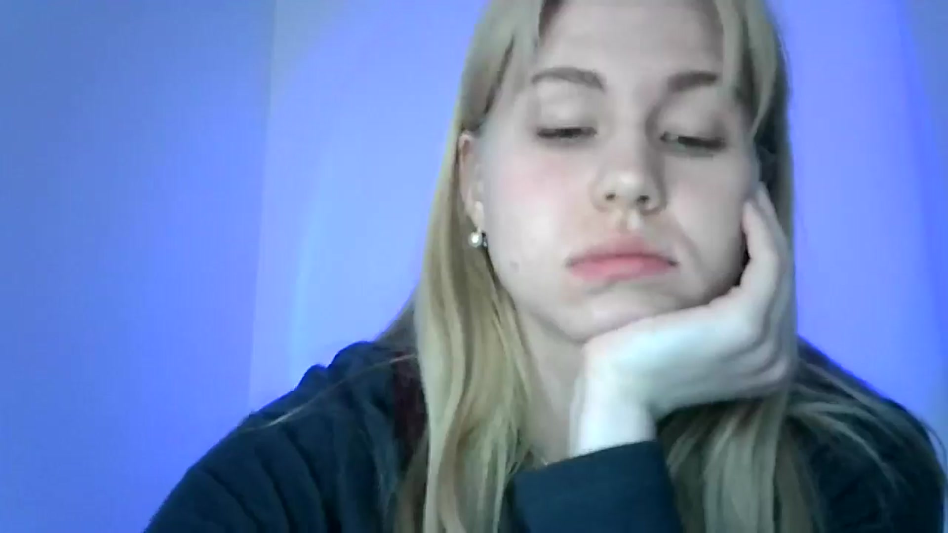 Gallery image thumbnail from Sweet_Lipsss_'s myfreecams stream on, 04/21/2025, 13:33 image 12 of 20