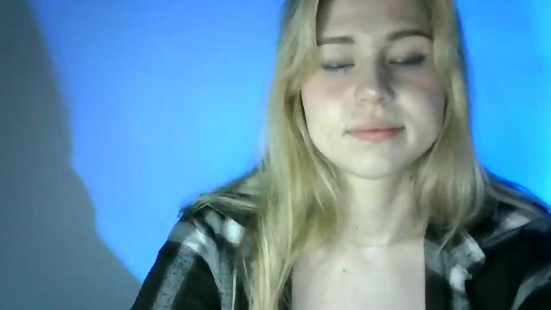 Gallery image thumbnail from Sweet_Lipsss_'s myfreecams stream on, 05/20/2025, 17:38 image 6 of 20