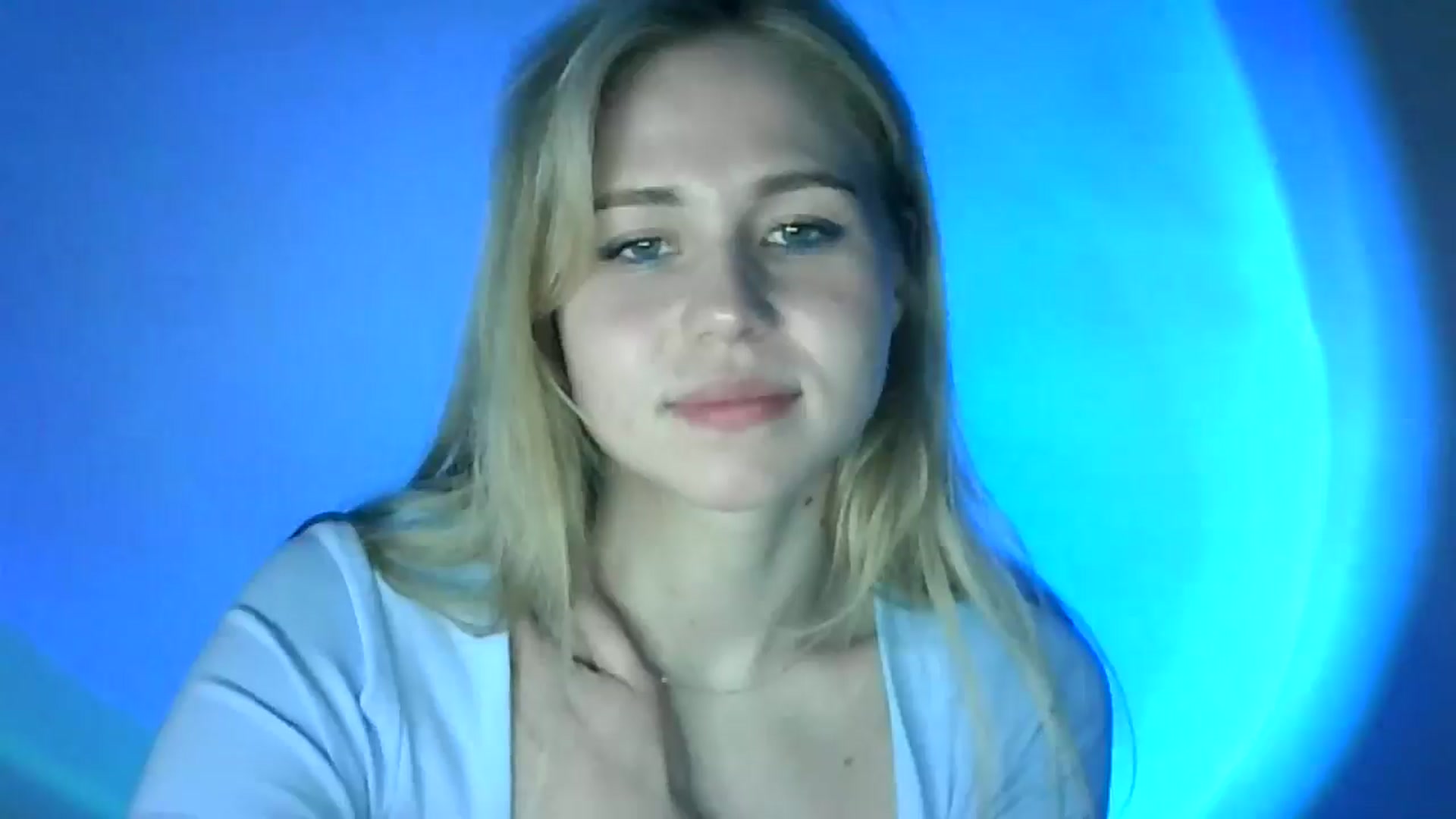 Gallery image thumbnail from Sweet_Lipsss_'s myfreecams stream on, 05/20/2025, 19:55 image 16 of 20
