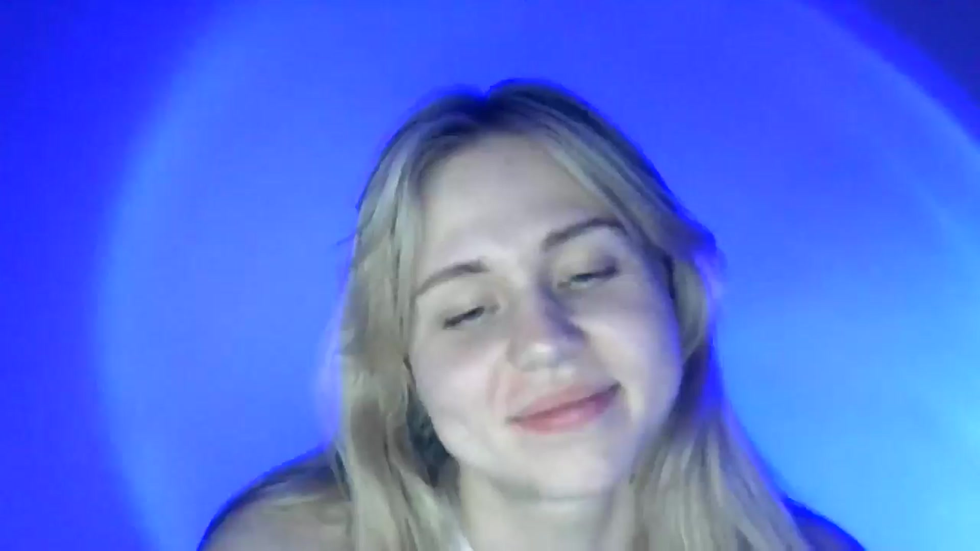 Gallery image thumbnail from Sweet_Lipsss_'s myfreecams stream on, 06/04/2025, 19:39 image 17 of 20
