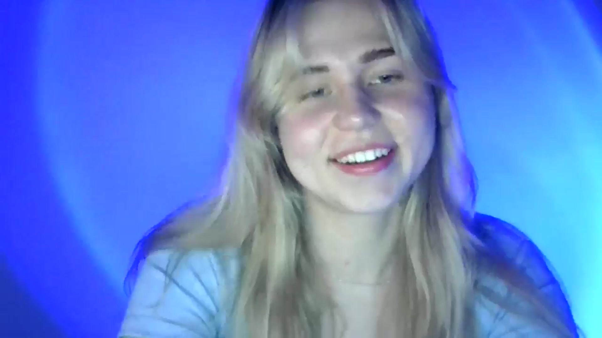 Gallery image thumbnail from Sweet_Lipsss_'s myfreecams stream on, 07/08/2025, 19:06 image 10 of 20
