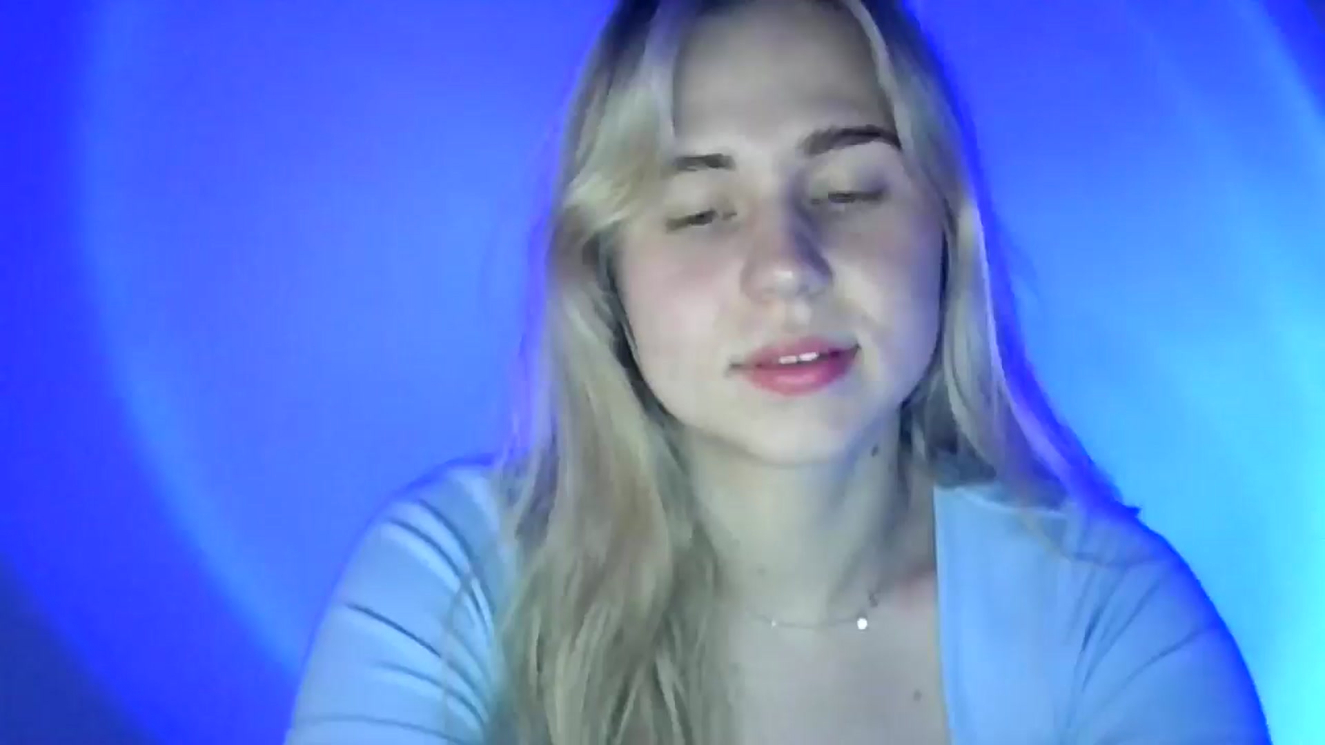 Gallery image thumbnail from Sweet_Lipsss_'s myfreecams stream on, 07/08/2025, 19:06 image 8 of 20