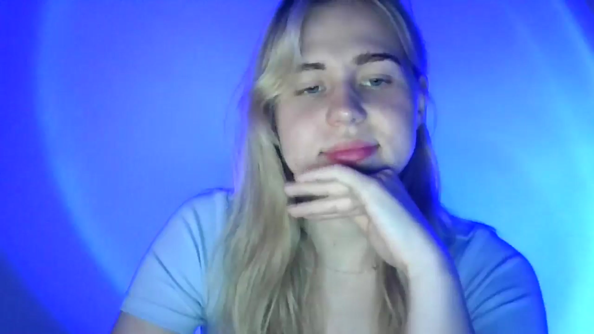Gallery image thumbnail from Sweet_Lipsss_'s myfreecams stream on, 07/08/2025, 19:06 image 9 of 20