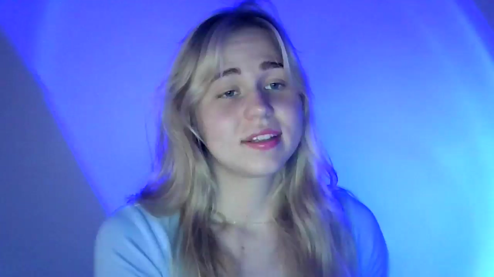 Gallery image thumbnail from Sweet_Lipsss_'s myfreecams stream on, 07/08/2025, 19:06 image 3 of 20