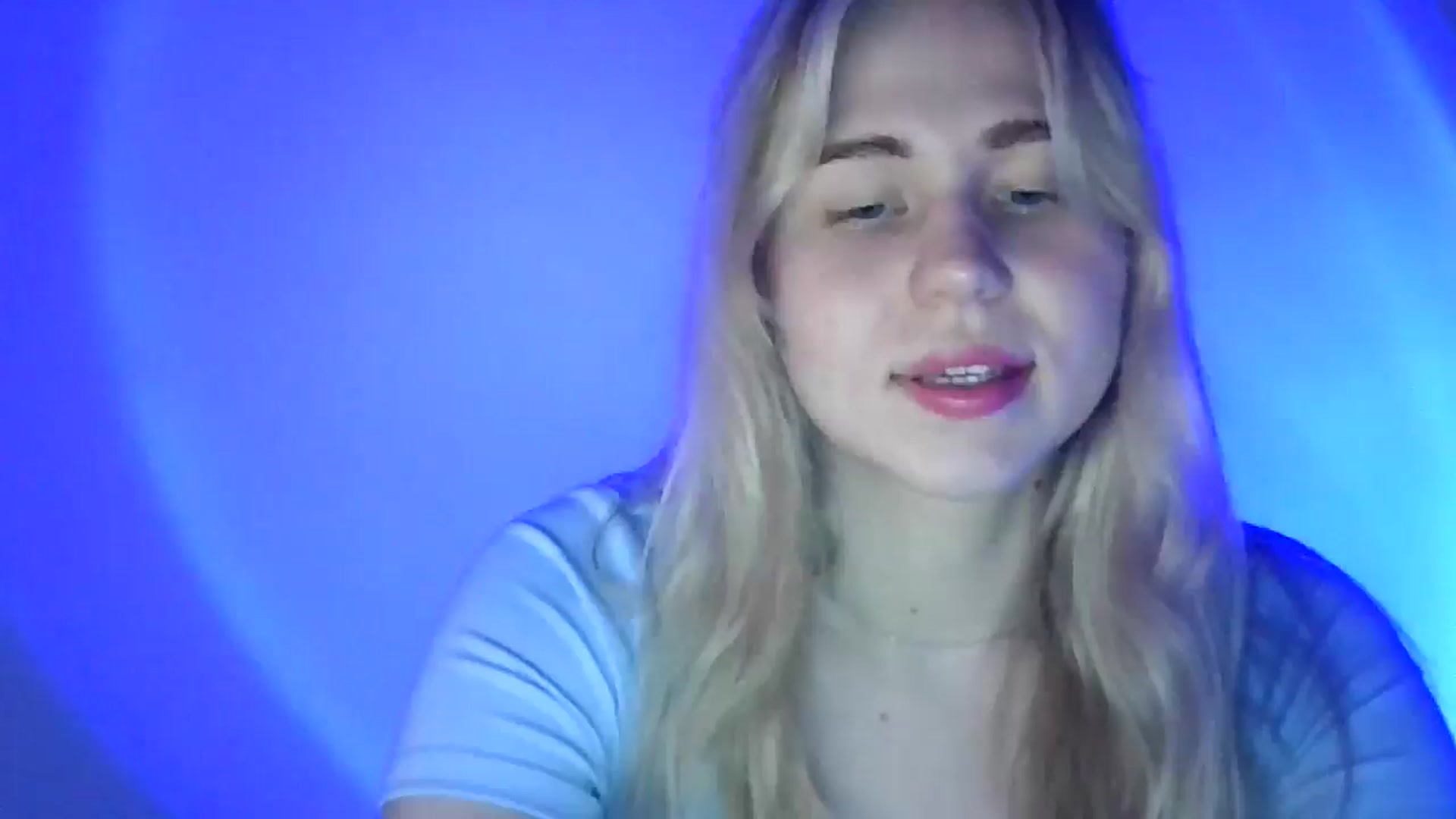 Gallery image thumbnail from Sweet_Lipsss_'s myfreecams stream on, 07/08/2025, 19:06 image 4 of 20