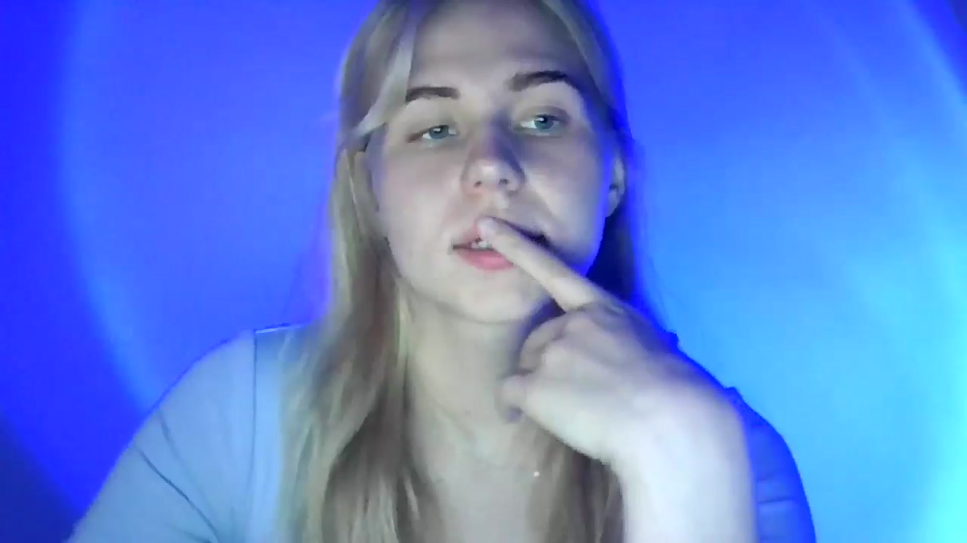 Gallery image thumbnail from Sweet_Lipsss_'s myfreecams stream on, 07/08/2025, 19:06 image 17 of 20