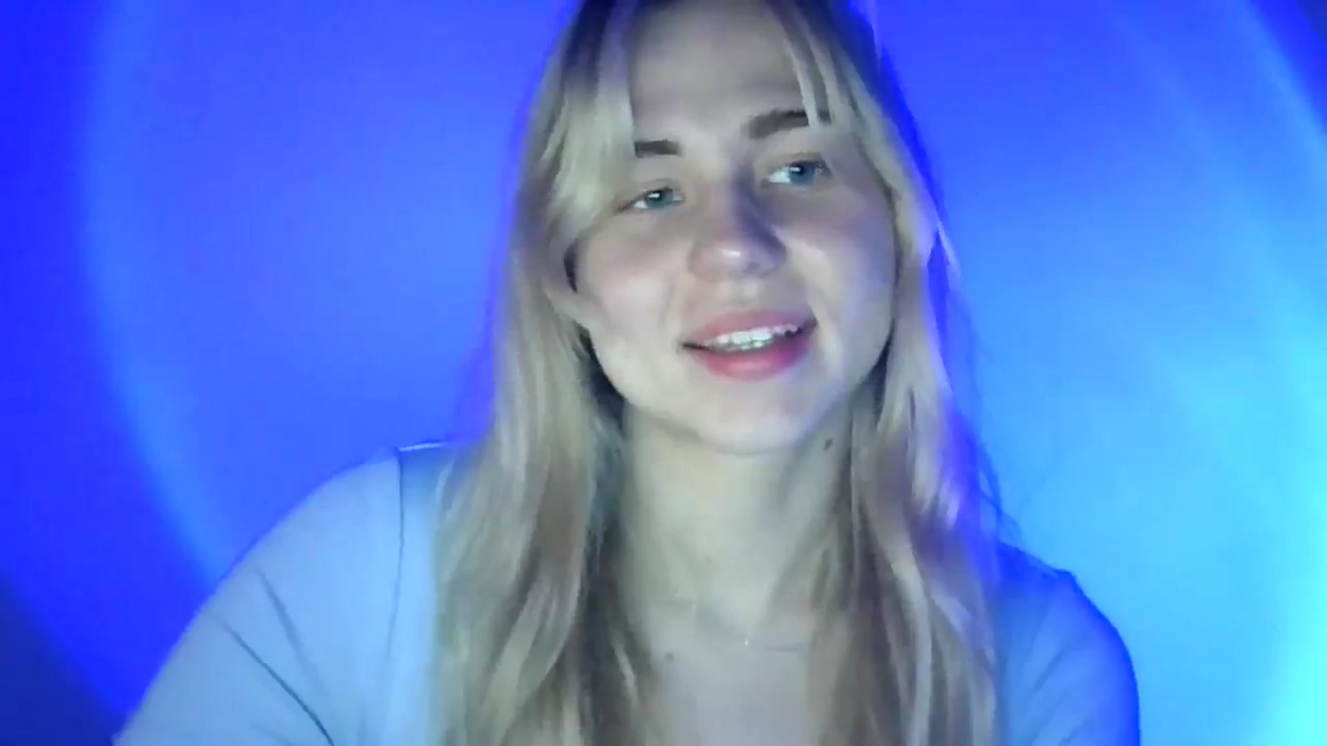 Gallery image thumbnail from Sweet_Lipsss_'s myfreecams stream on, 07/08/2025, 19:06 image 16 of 20