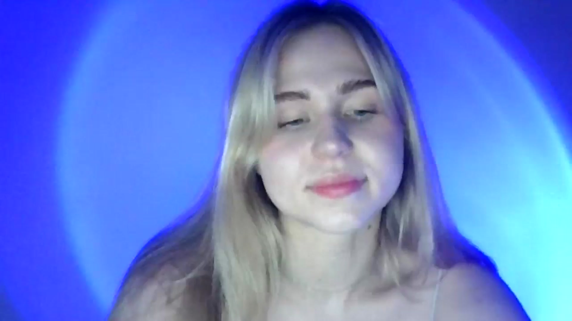 Gallery image thumbnail from Sweet_Lipsss_'s myfreecams stream on, 07/09/2025, 18:35 image 4 of 20