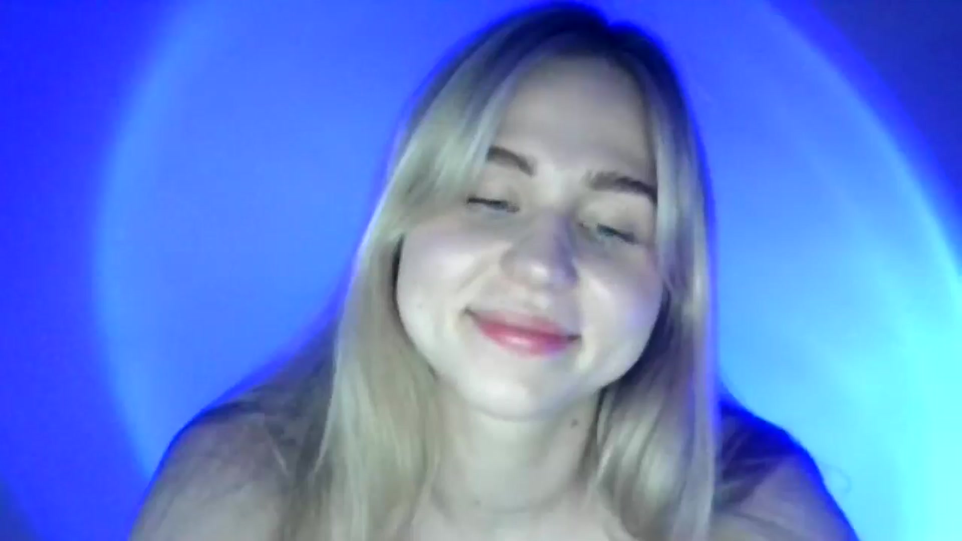 Gallery image thumbnail from Sweet_Lipsss_'s myfreecams stream on, 07/09/2025, 18:35 image 6 of 20
