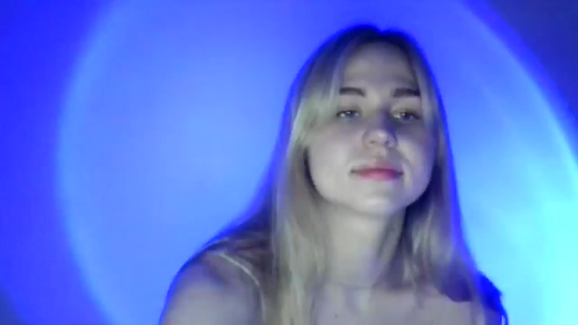 Gallery image thumbnail from Sweet_Lipsss_'s myfreecams stream on, 07/09/2025, 18:35 image 7 of 20