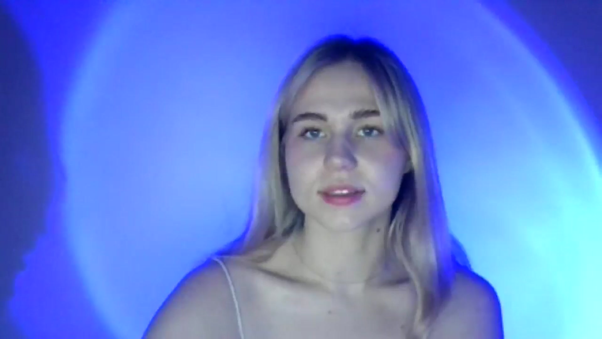 Gallery image thumbnail from Sweet_Lipsss_'s myfreecams stream on, 07/09/2025, 18:35 image 18 of 20