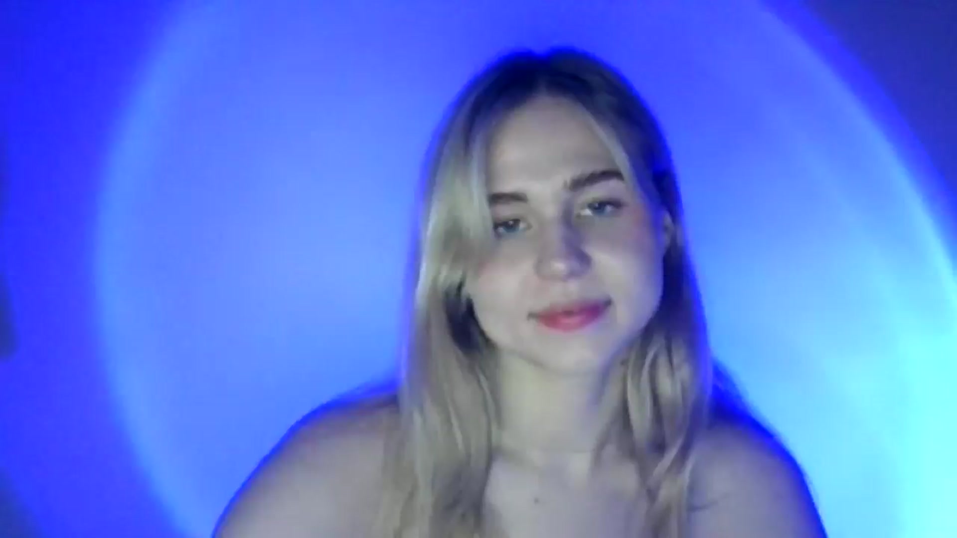 Gallery image thumbnail from Sweet_Lipsss_'s myfreecams stream on, 07/09/2025, 18:35 image 10 of 20