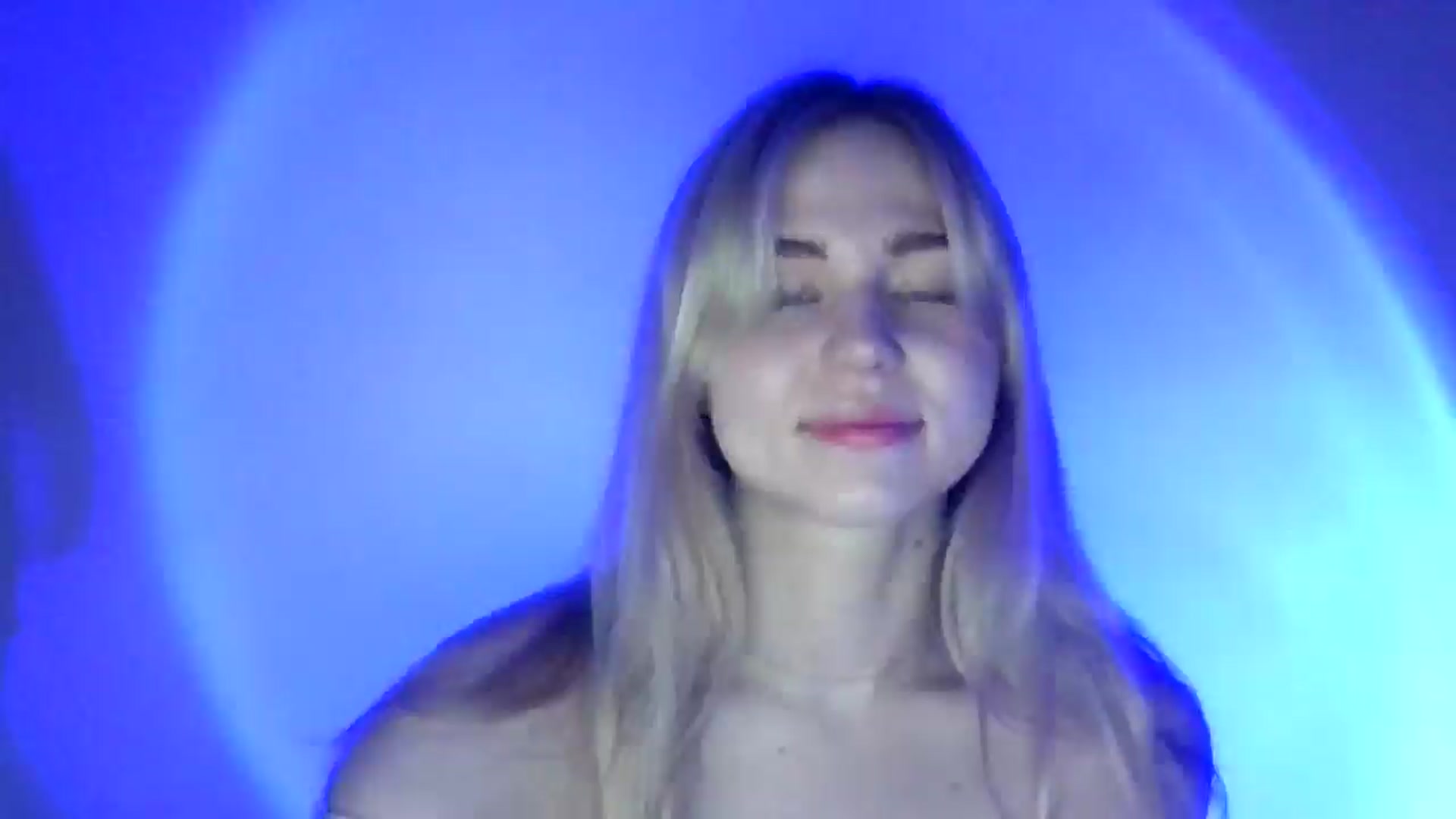 Gallery image thumbnail from Sweet_Lipsss_'s myfreecams stream on, 07/09/2025, 18:35 image 8 of 20