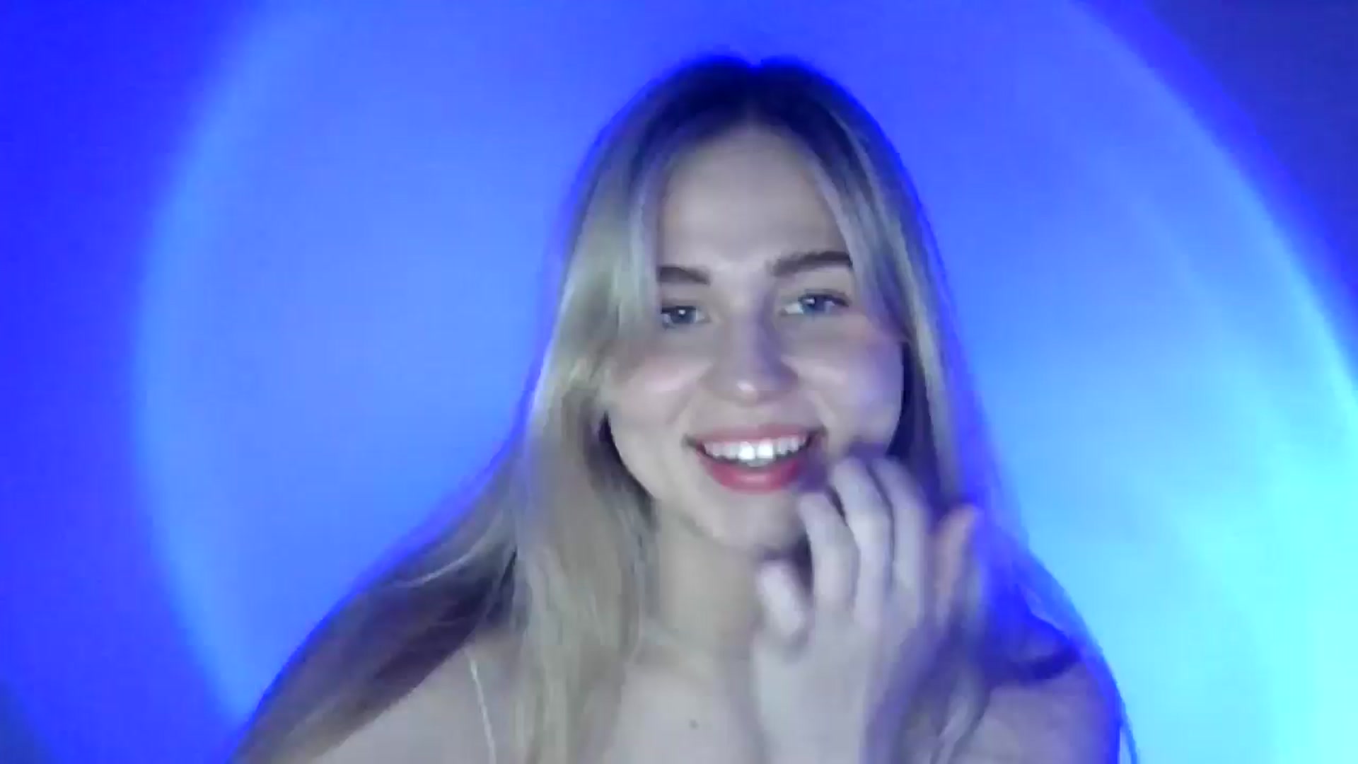 Gallery image thumbnail from Sweet_Lipsss_'s myfreecams stream on, 07/09/2025, 18:35 image 3 of 20