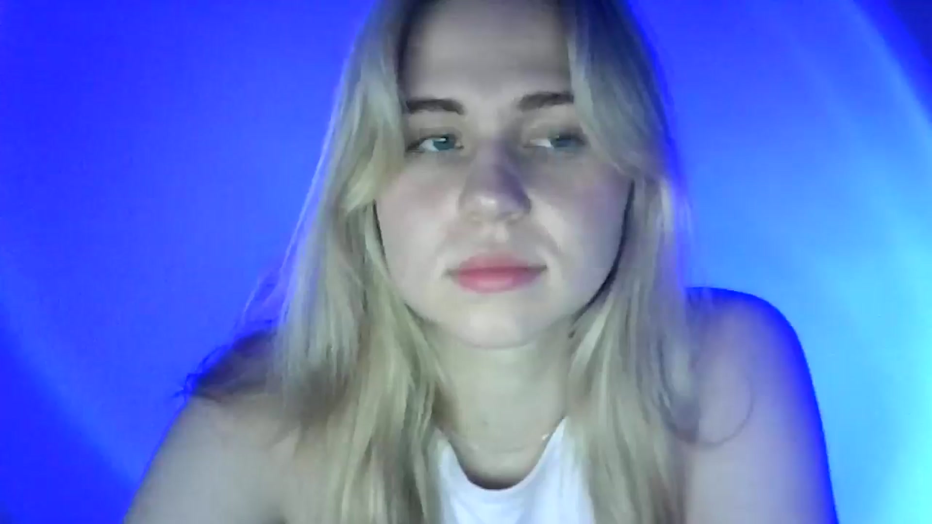Gallery image thumbnail from Sweet_Lipsss_'s myfreecams stream on, 07/10/2025, 19:43 image 16 of 20