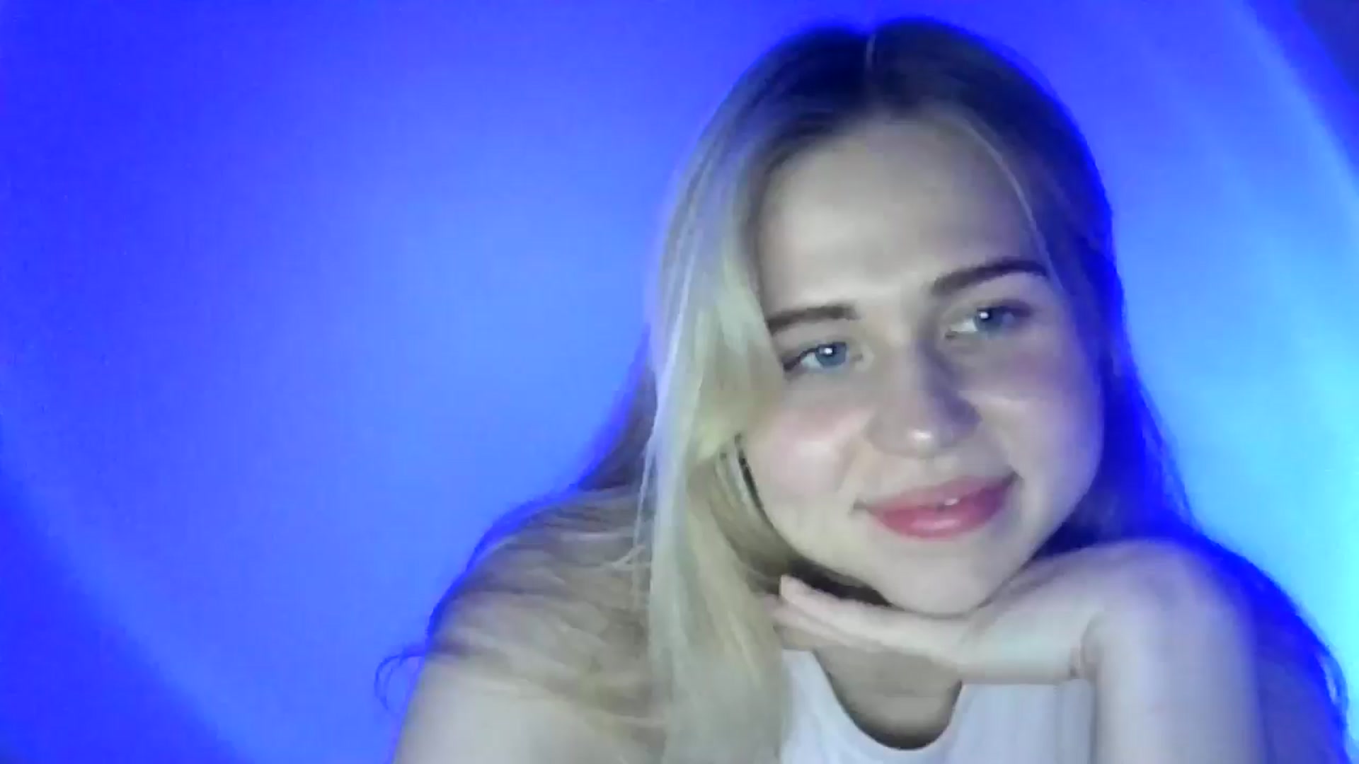 Gallery image thumbnail from Sweet_Lipsss_'s myfreecams stream on, 07/10/2025, 19:43 image 17 of 20