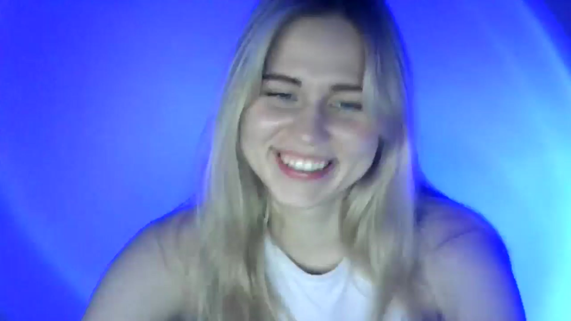 Gallery image thumbnail from Sweet_Lipsss_'s myfreecams stream on, 07/10/2025, 19:43 image 1 of 20