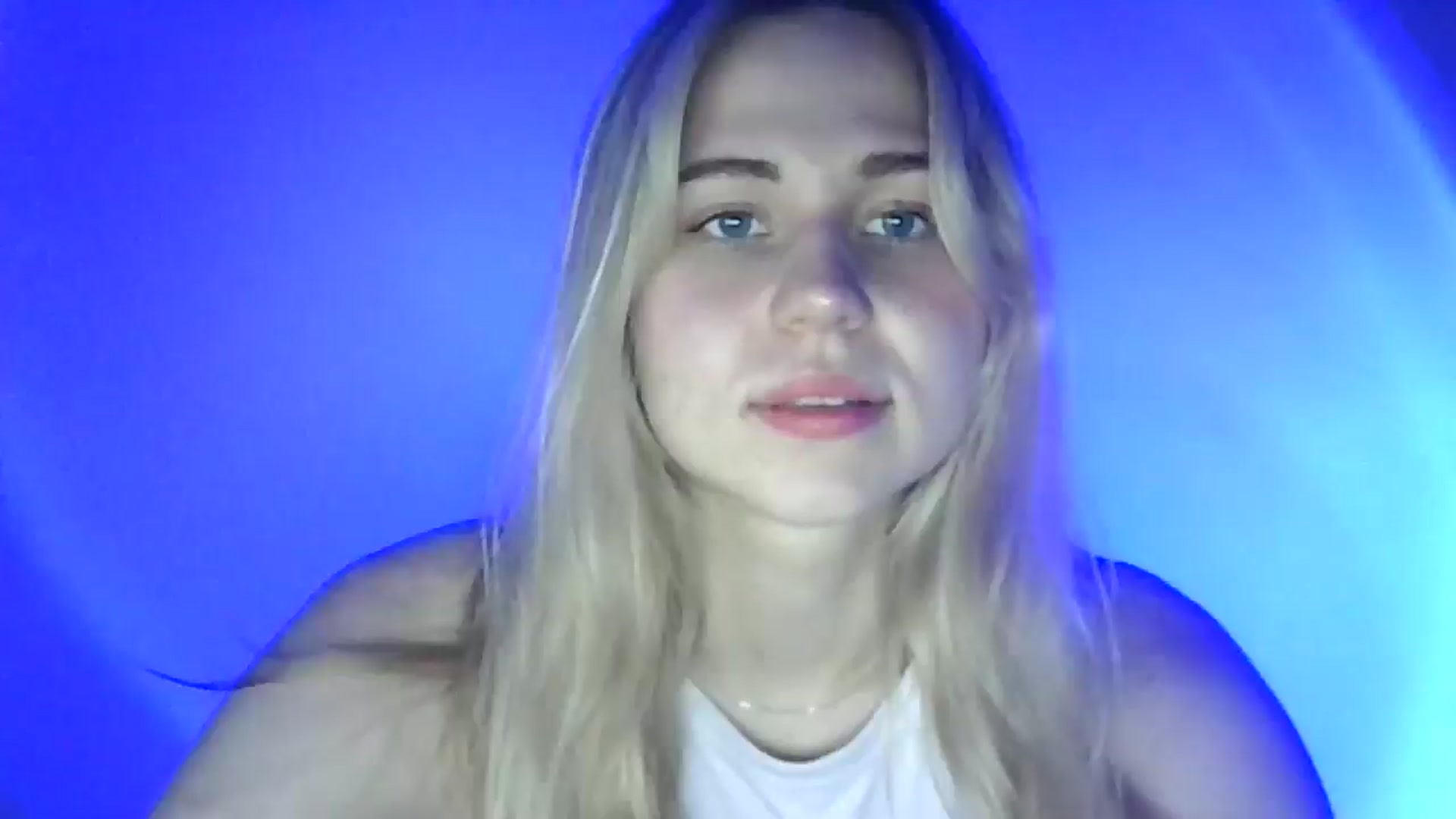 Gallery image thumbnail from Sweet_Lipsss_'s myfreecams stream on, 07/10/2025, 19:43 image 11 of 20