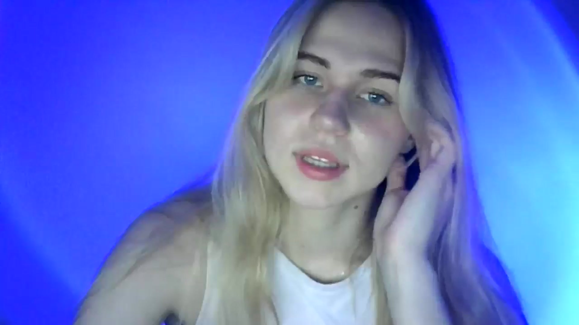 Gallery image thumbnail from Sweet_Lipsss_'s myfreecams stream on, 07/10/2025, 19:43 image 7 of 20