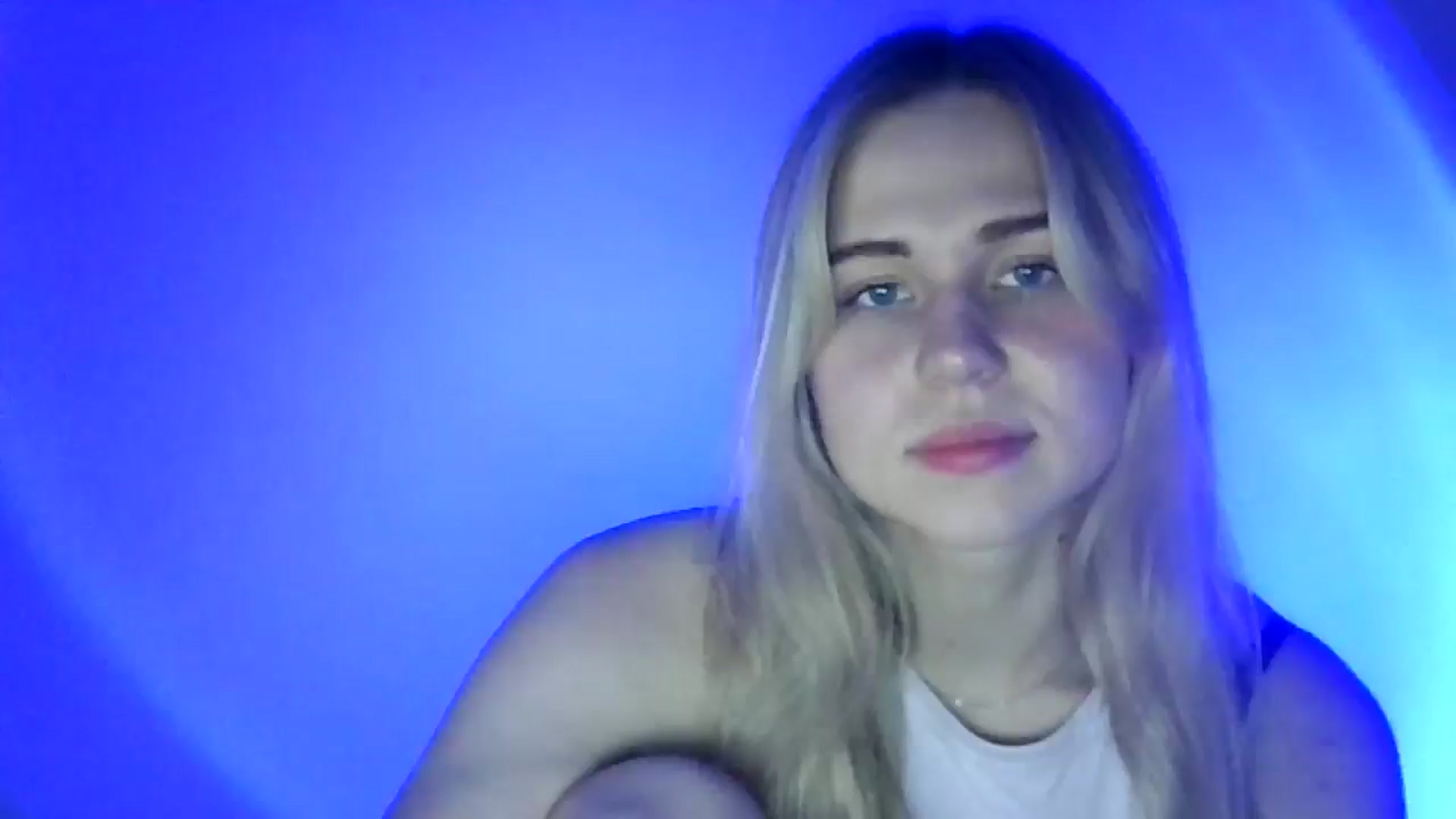 Gallery image thumbnail from Sweet_Lipsss_'s myfreecams stream on, 07/10/2025, 19:43 image 13 of 20