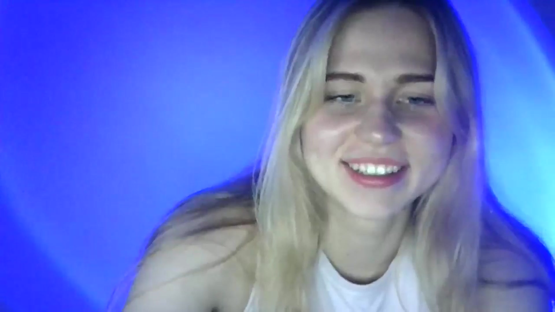 Gallery image thumbnail from Sweet_Lipsss_'s myfreecams stream on, 07/10/2025, 19:43 image 10 of 20