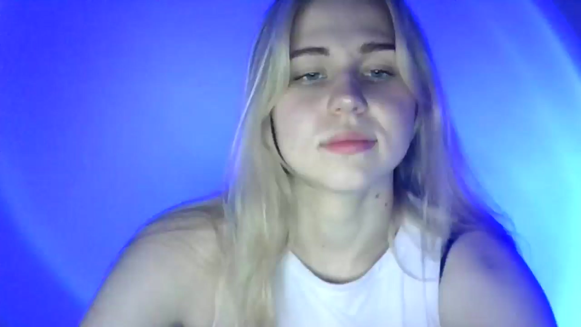 Gallery image thumbnail from Sweet_Lipsss_'s myfreecams stream on, 07/10/2025, 19:43 image 9 of 20