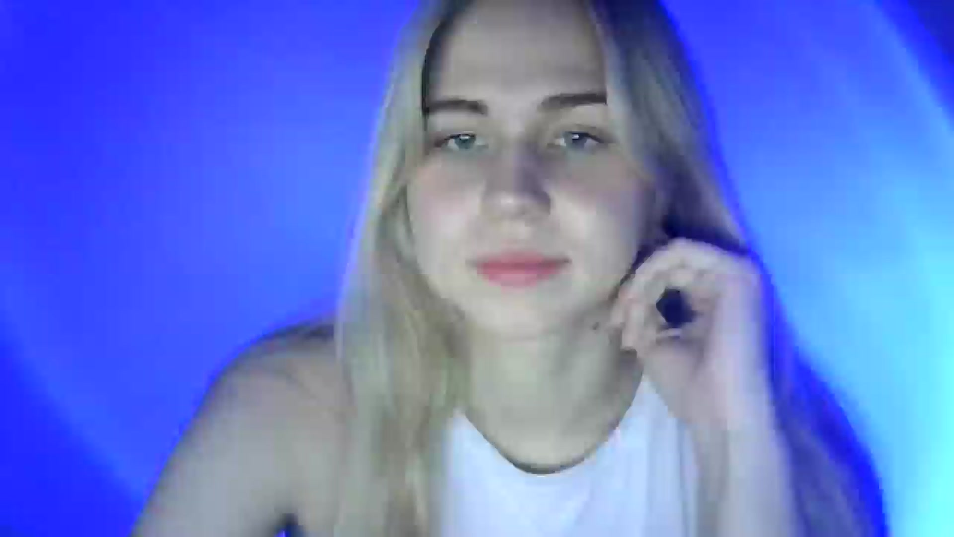 Gallery image thumbnail from Sweet_Lipsss_'s myfreecams stream on, 07/10/2025, 19:43 image 8 of 20