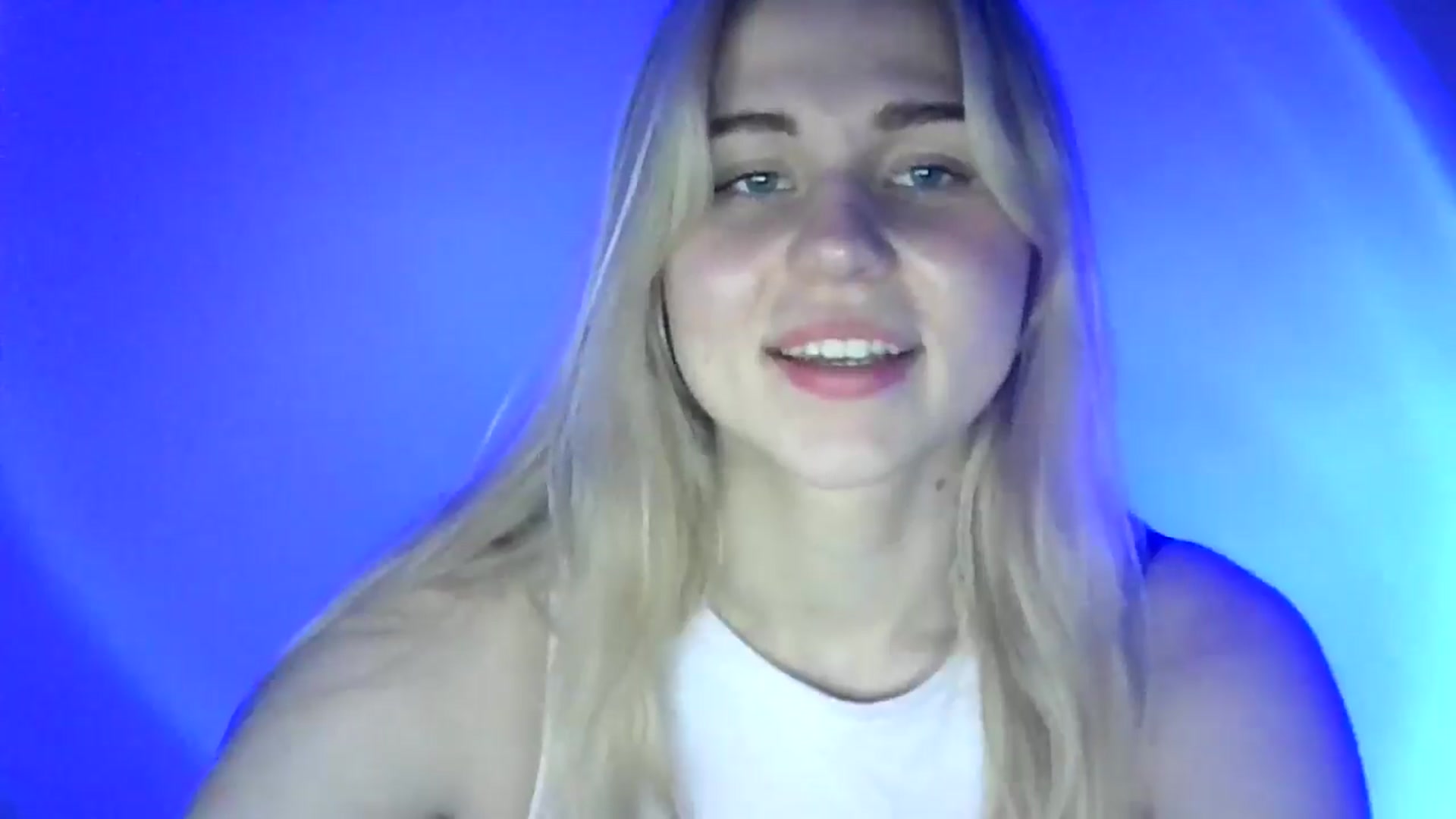 Gallery image thumbnail from Sweet_Lipsss_'s myfreecams stream on, 07/10/2025, 19:43 image 5 of 20