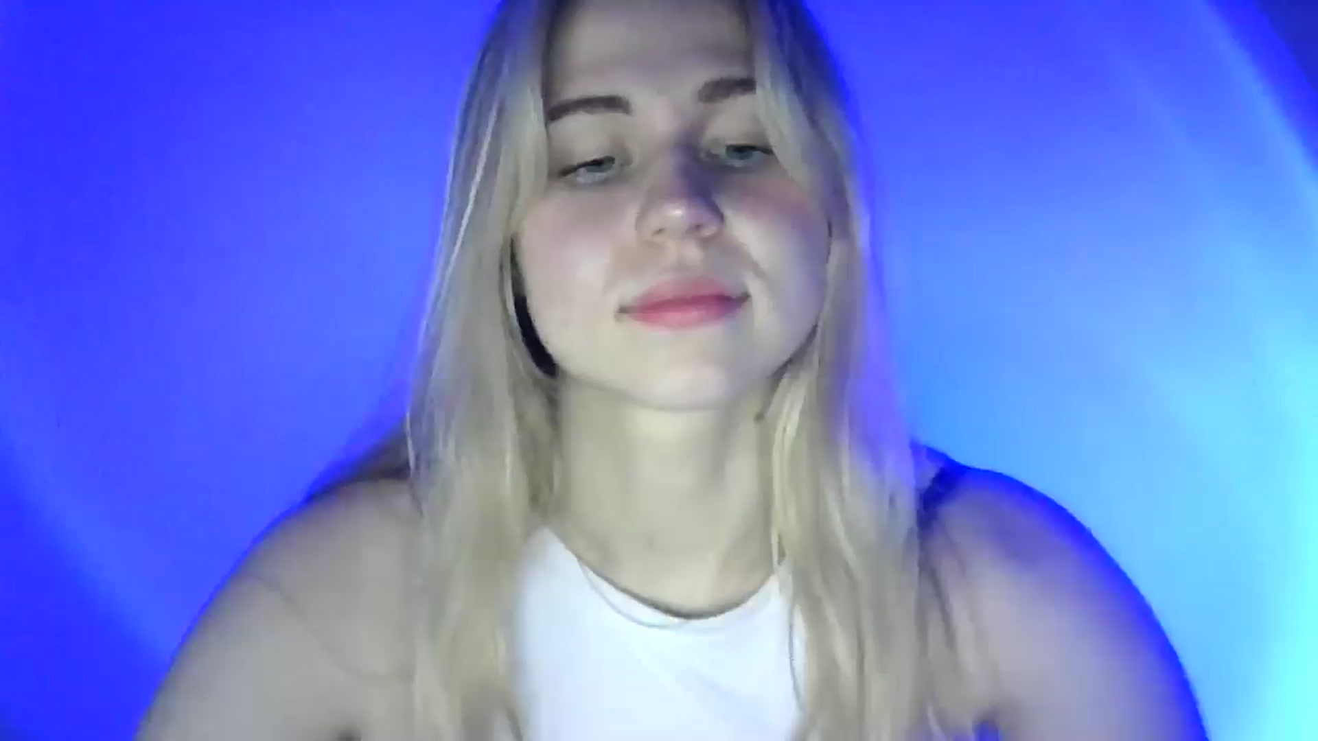 Gallery image thumbnail from Sweet_Lipsss_'s myfreecams stream on, 07/10/2025, 19:43 image 3 of 20