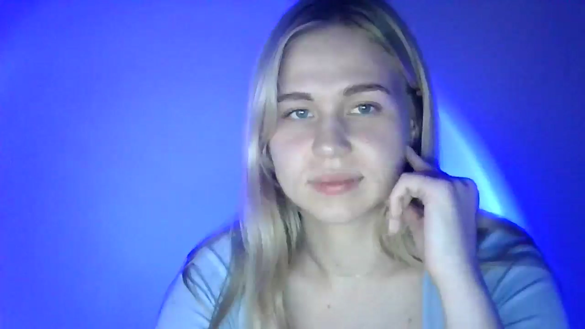 Gallery image thumbnail from Sweet_Lipsss_'s myfreecams stream on, 07/23/2025, 17:33 image 17 of 20