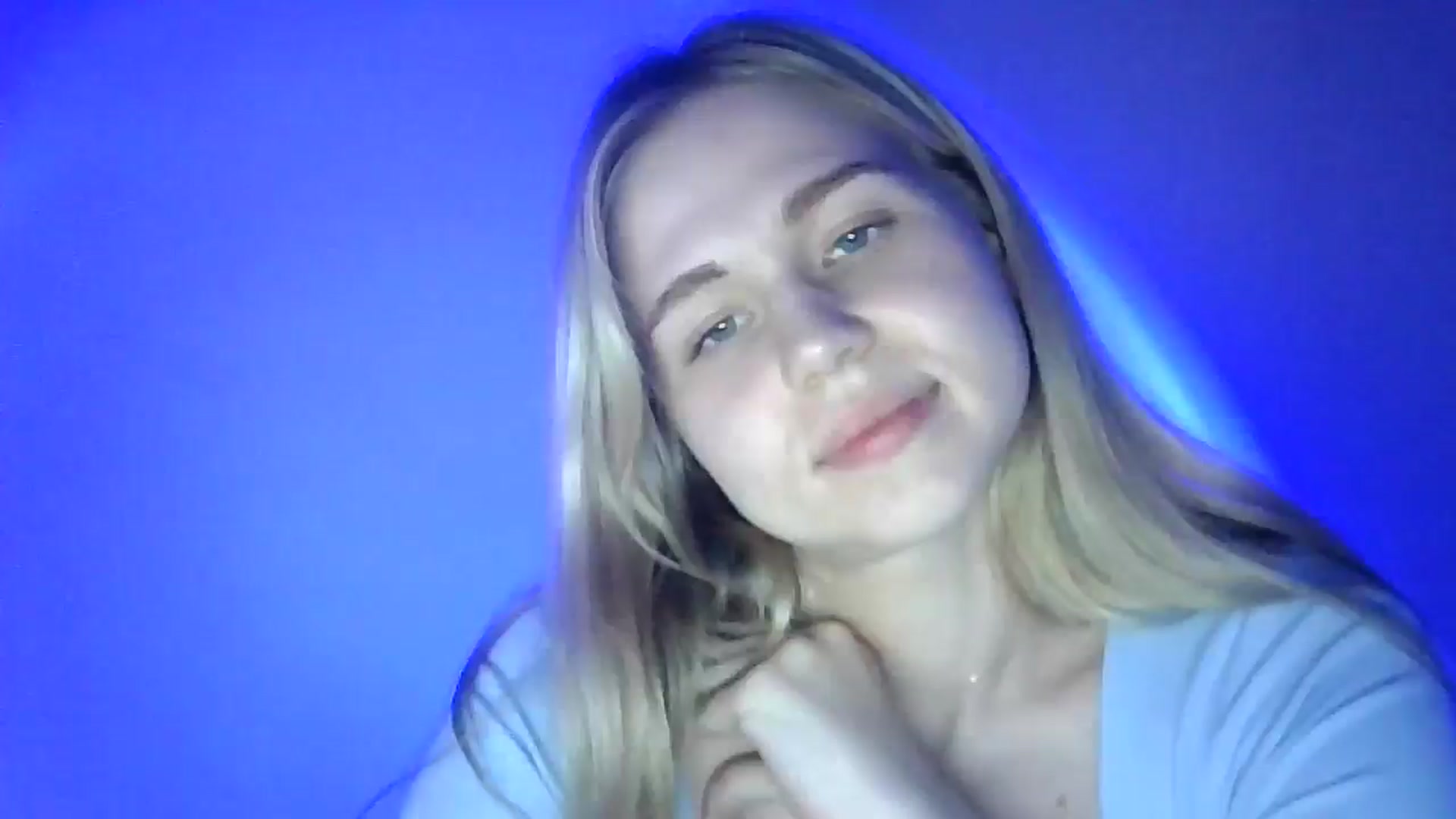 Gallery image thumbnail from Sweet_Lipsss_'s myfreecams stream on, 07/23/2025, 17:33 image 18 of 20