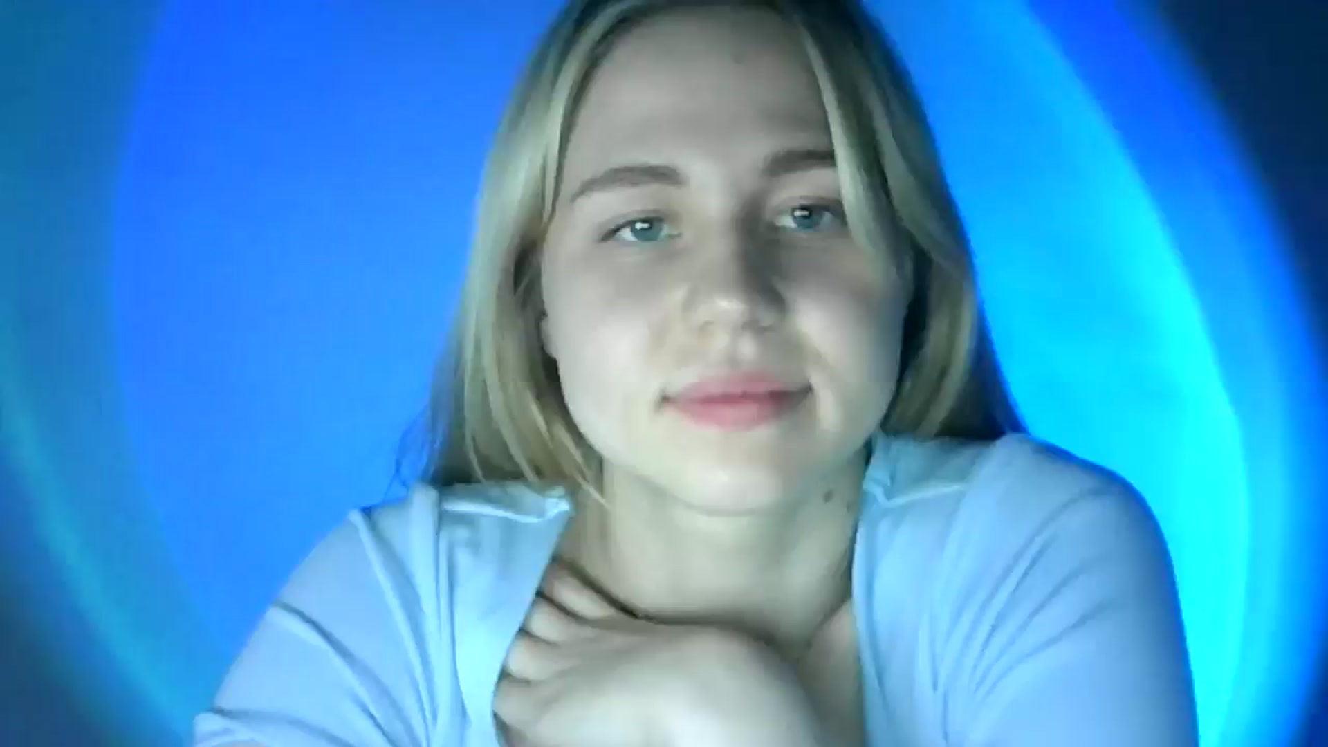 Gallery image thumbnail from Sweet_Lipsss_'s myfreecams stream on, 07/23/2025, 20:18 image 14 of 20