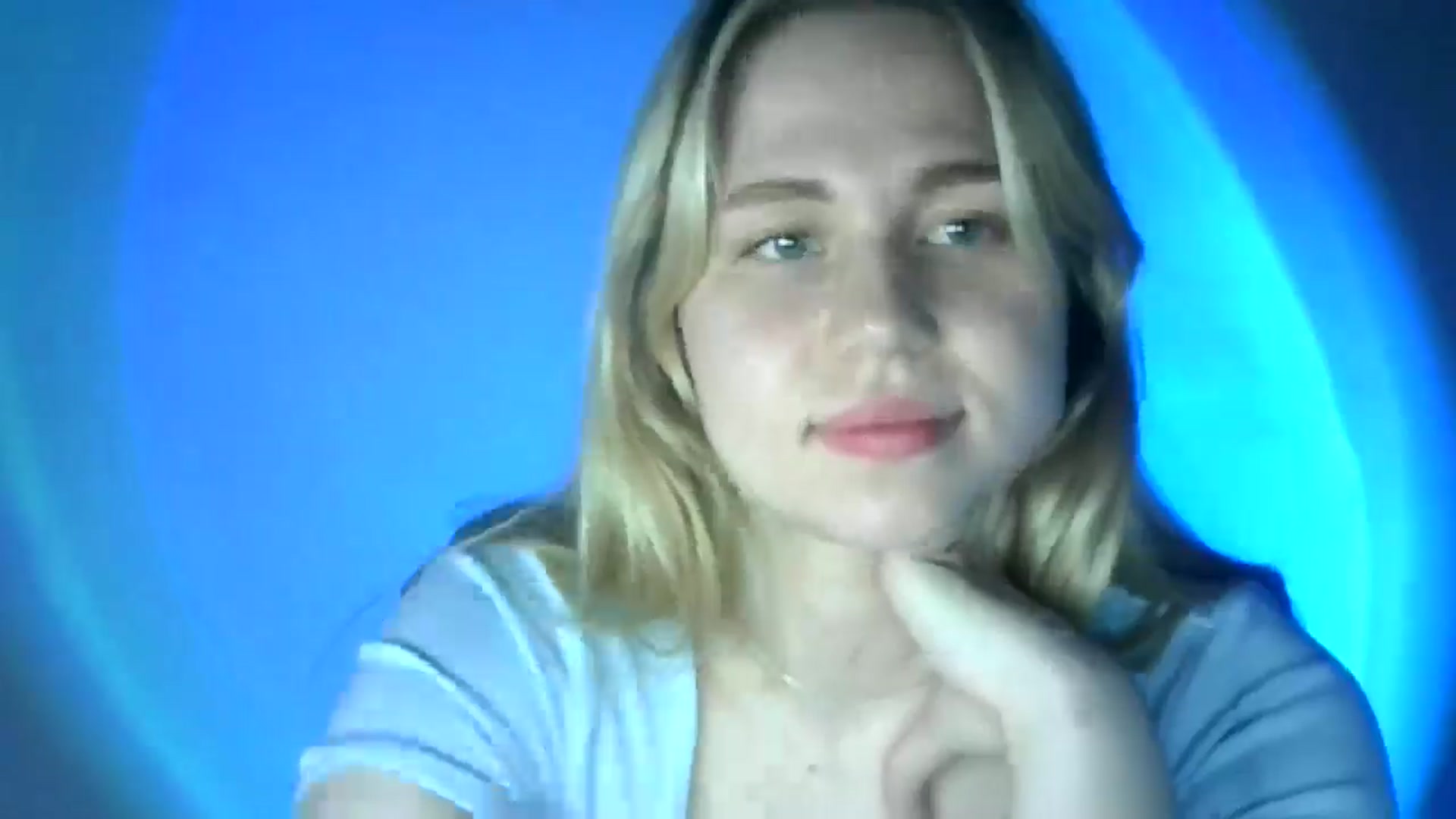 Gallery image thumbnail from Sweet_Lipsss_'s myfreecams stream on, 07/23/2025, 20:18 image 12 of 20
