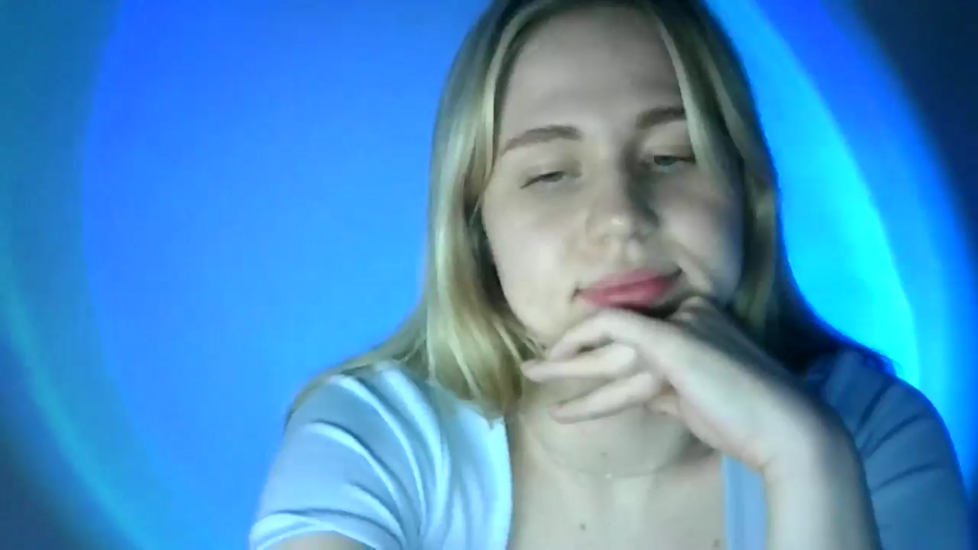 Gallery image thumbnail from Sweet_Lipsss_'s myfreecams stream on, 07/23/2025, 20:18 image 15 of 20