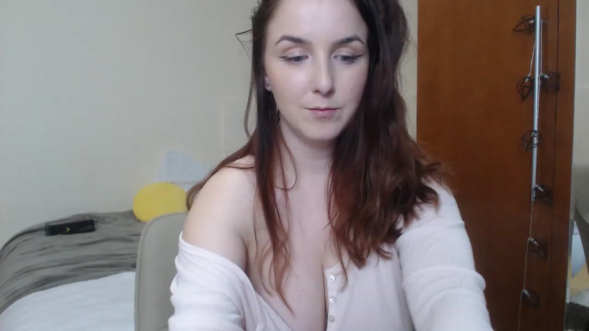 Gallery image thumbnail from Sweet_Maddy's myfreecams stream on, 11/19/2022, 24:02 image 18 of 20