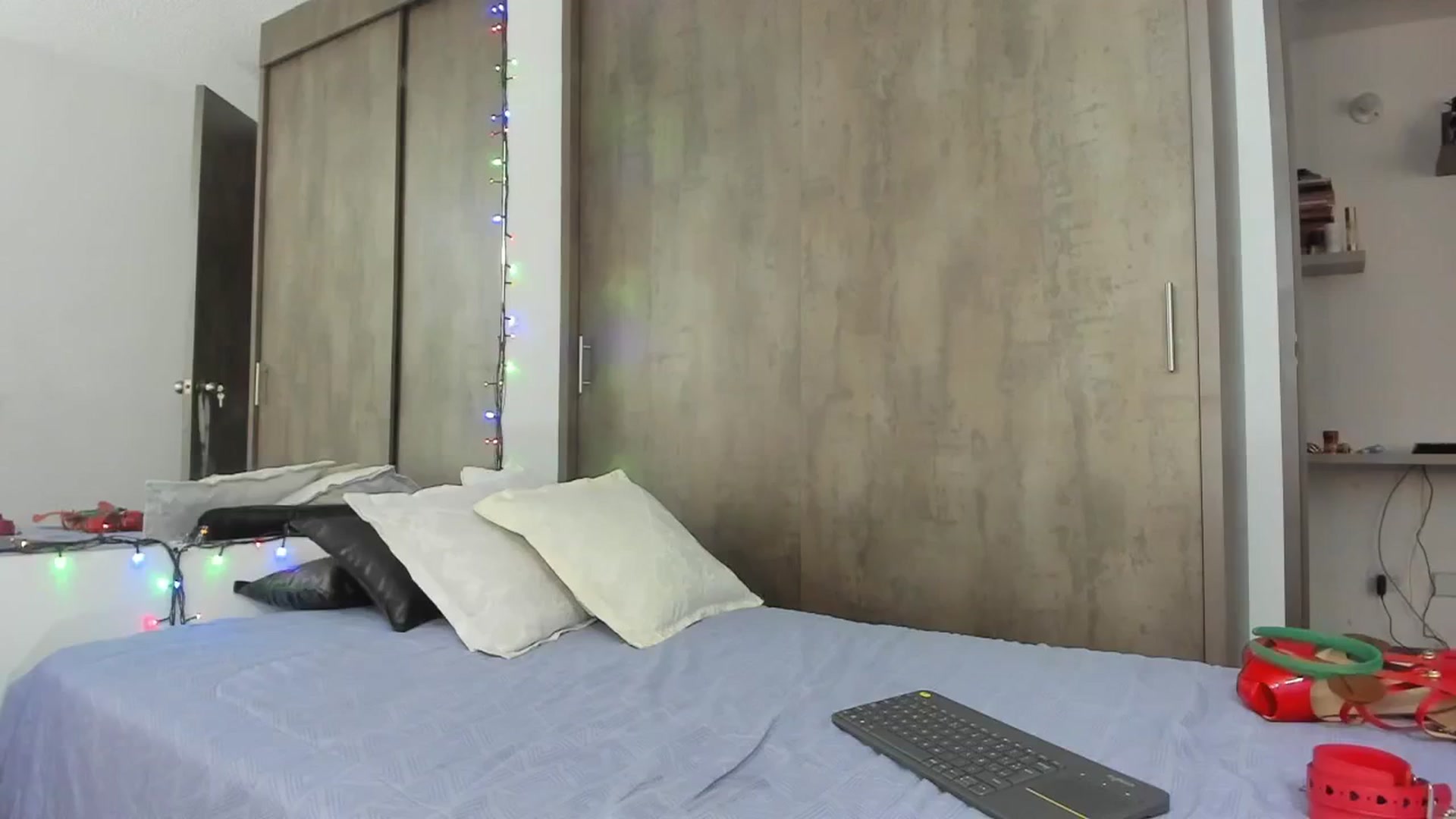 Gallery image thumbnail from Sweet_Oxdra's myfreecams stream on, 12/21/2024, 22:07 image 3 of 20