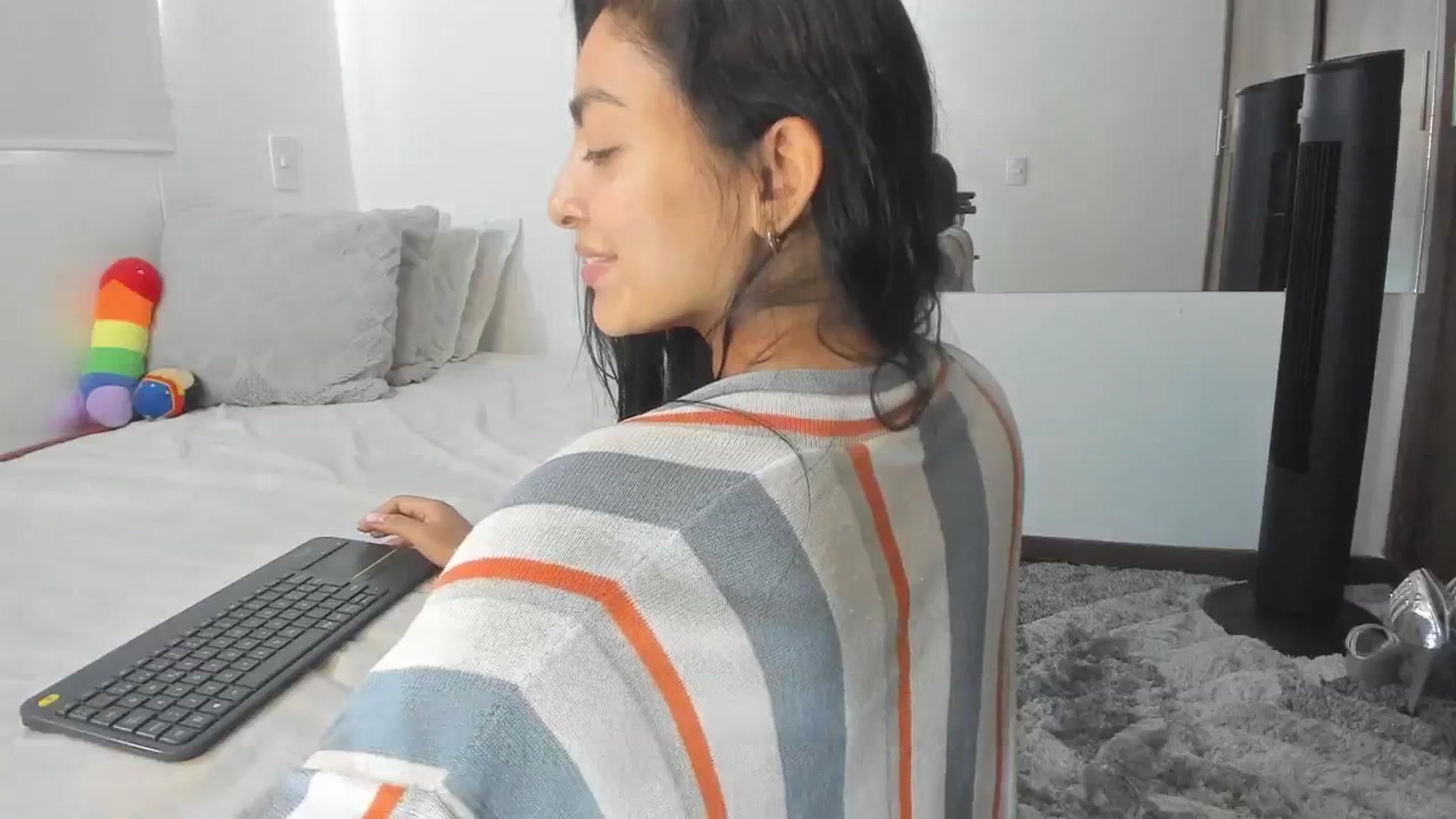 Gallery image thumbnail from Sweet_Oxdra's myfreecams stream on, 11/15/2025, 16:28 image 17 of 20